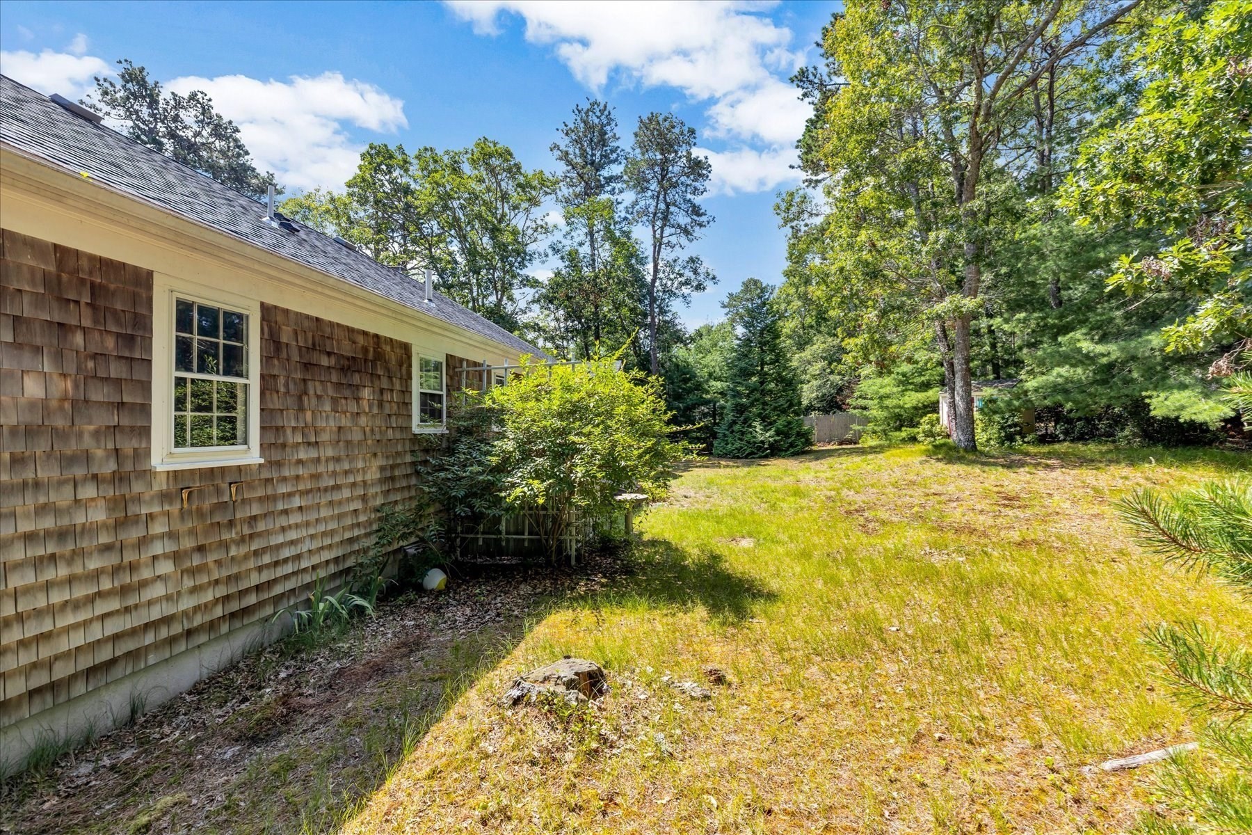 804 Putnam Ave Property Photo 3