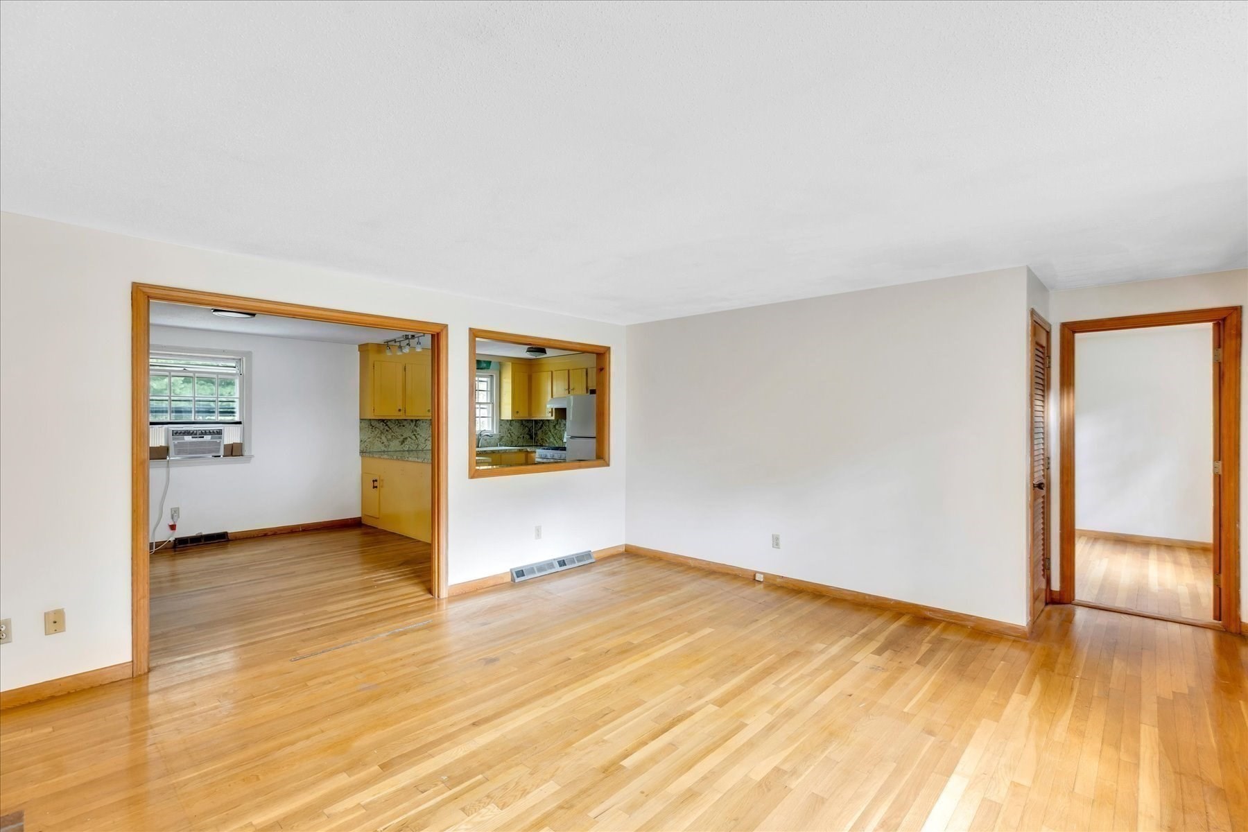 804 Putnam Ave Property Photo 14