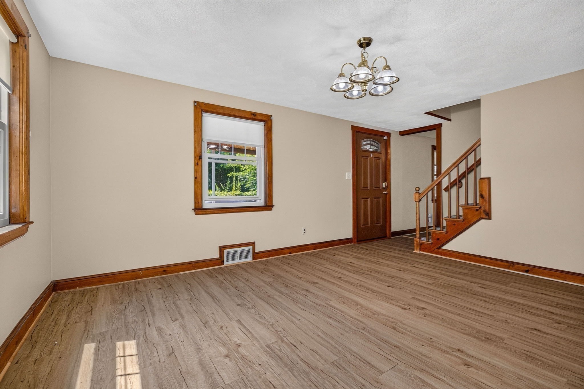 19 Springvale Ln Property Photo 7