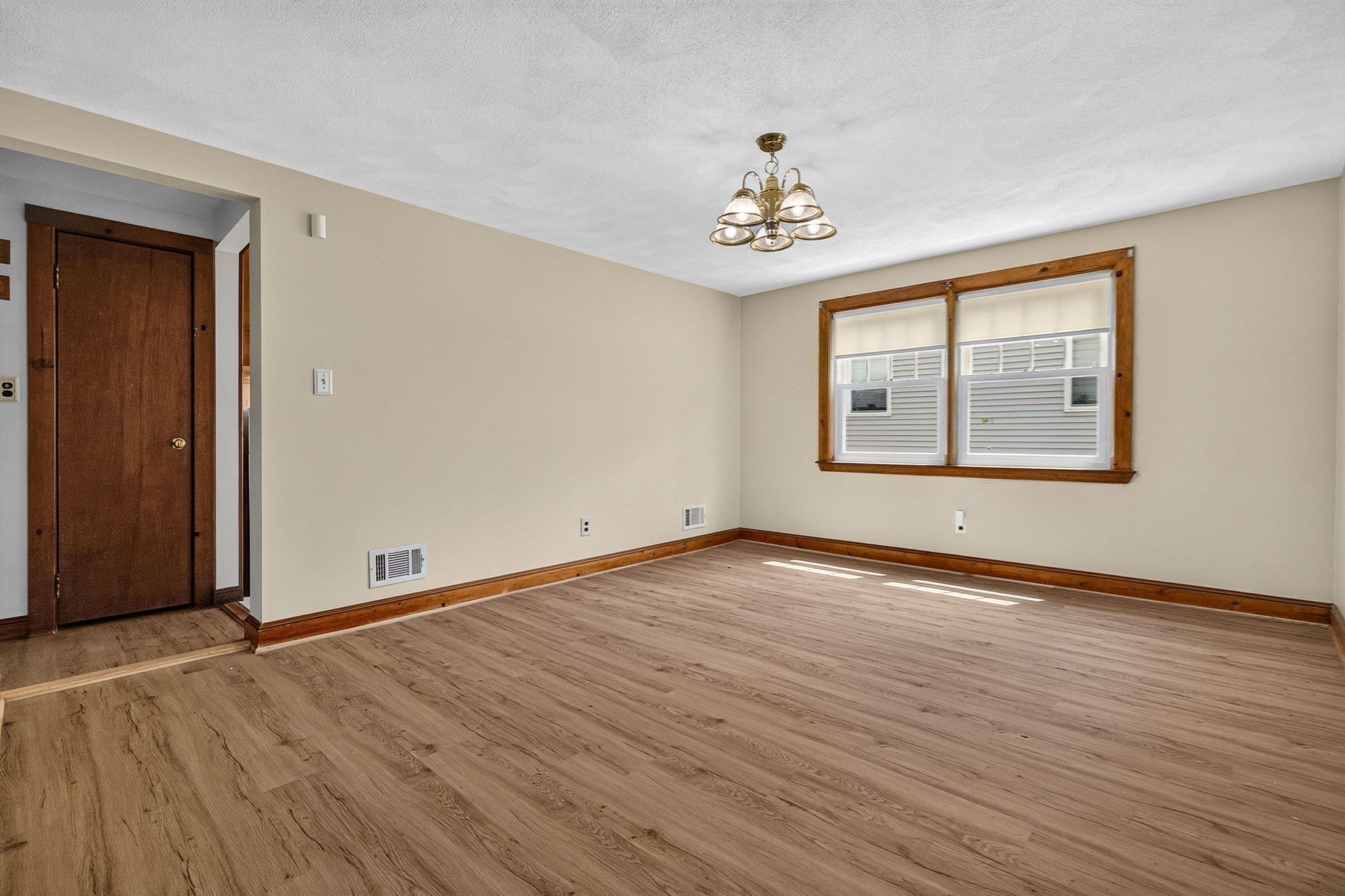 19 Springvale Ln Property Photo 8