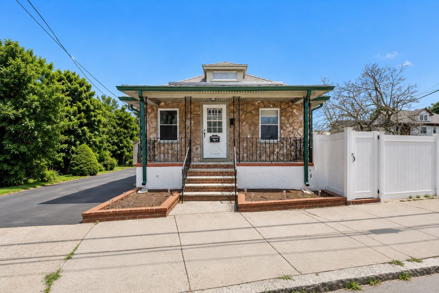 132 West Street Property Photo 1