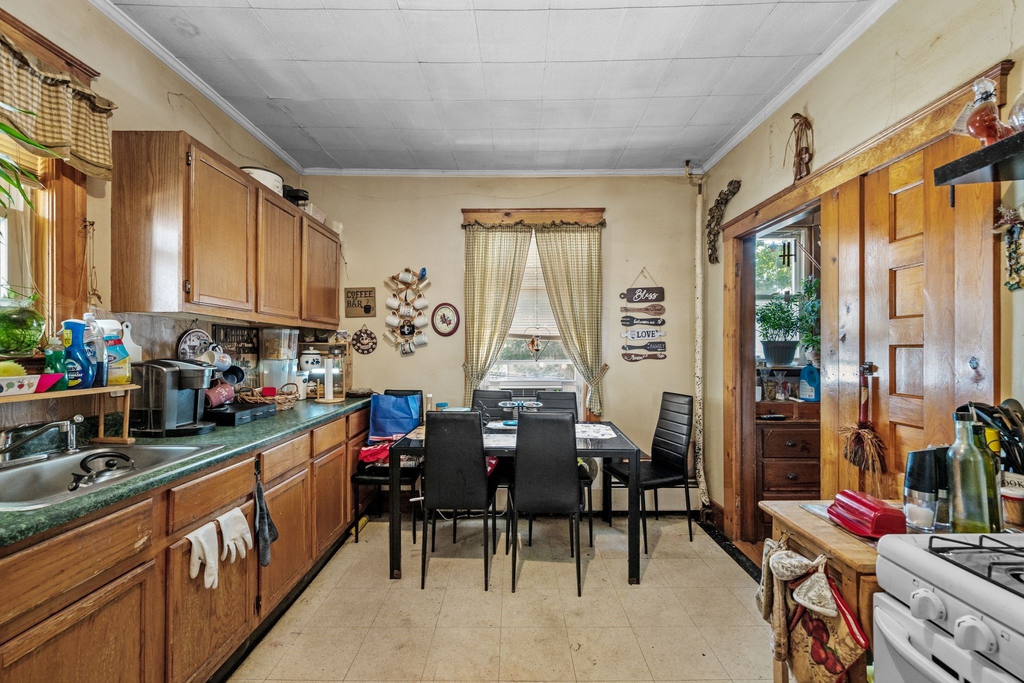2 Mace Pl Property Photo 14
