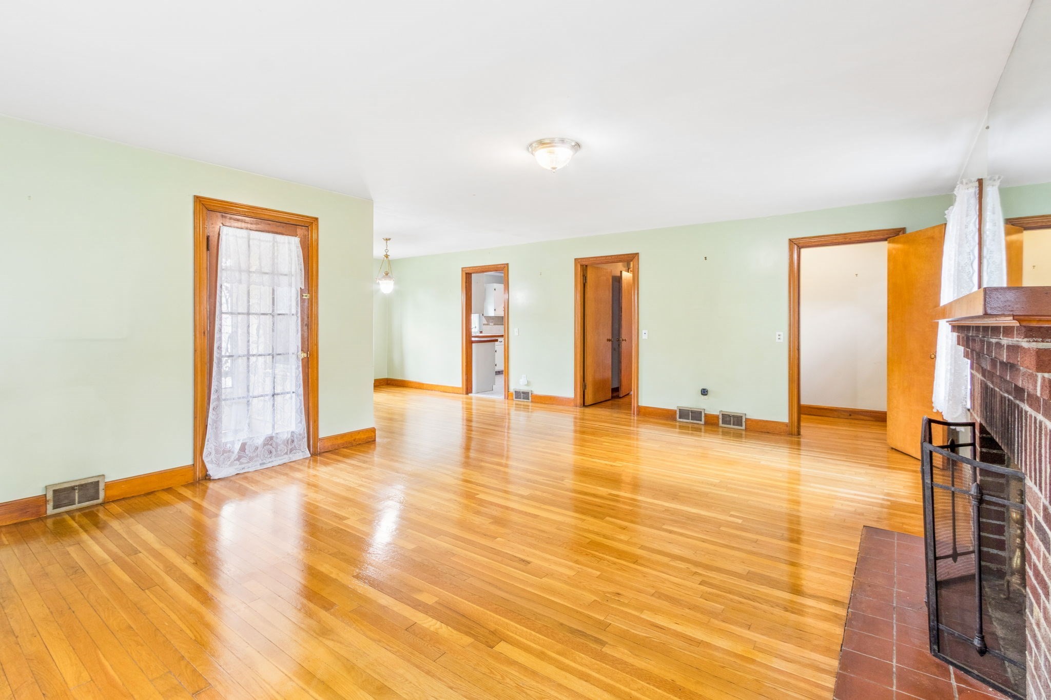 2 Hunting St. Property Photo 3