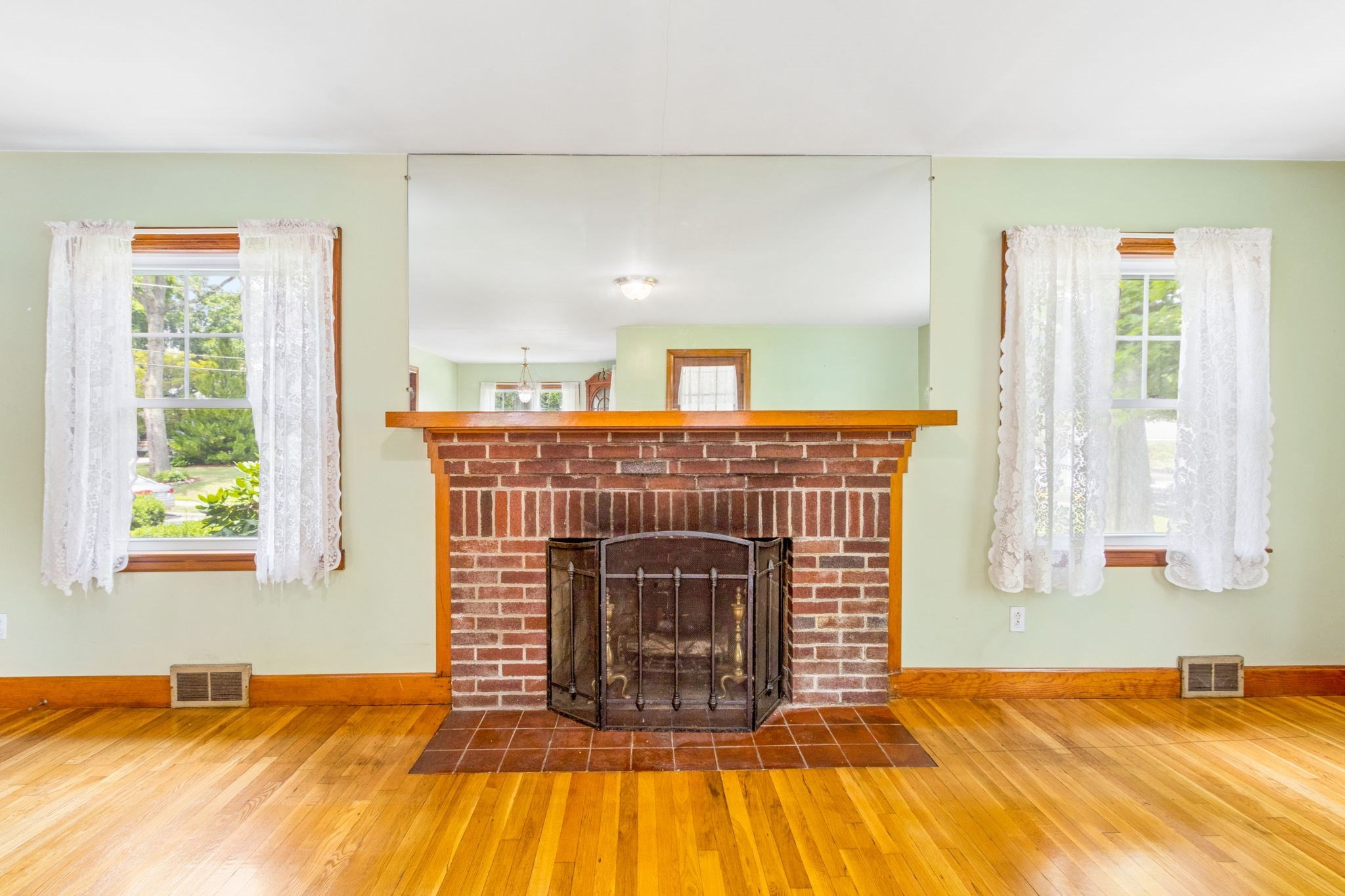 2 Hunting St. Property Photo 4
