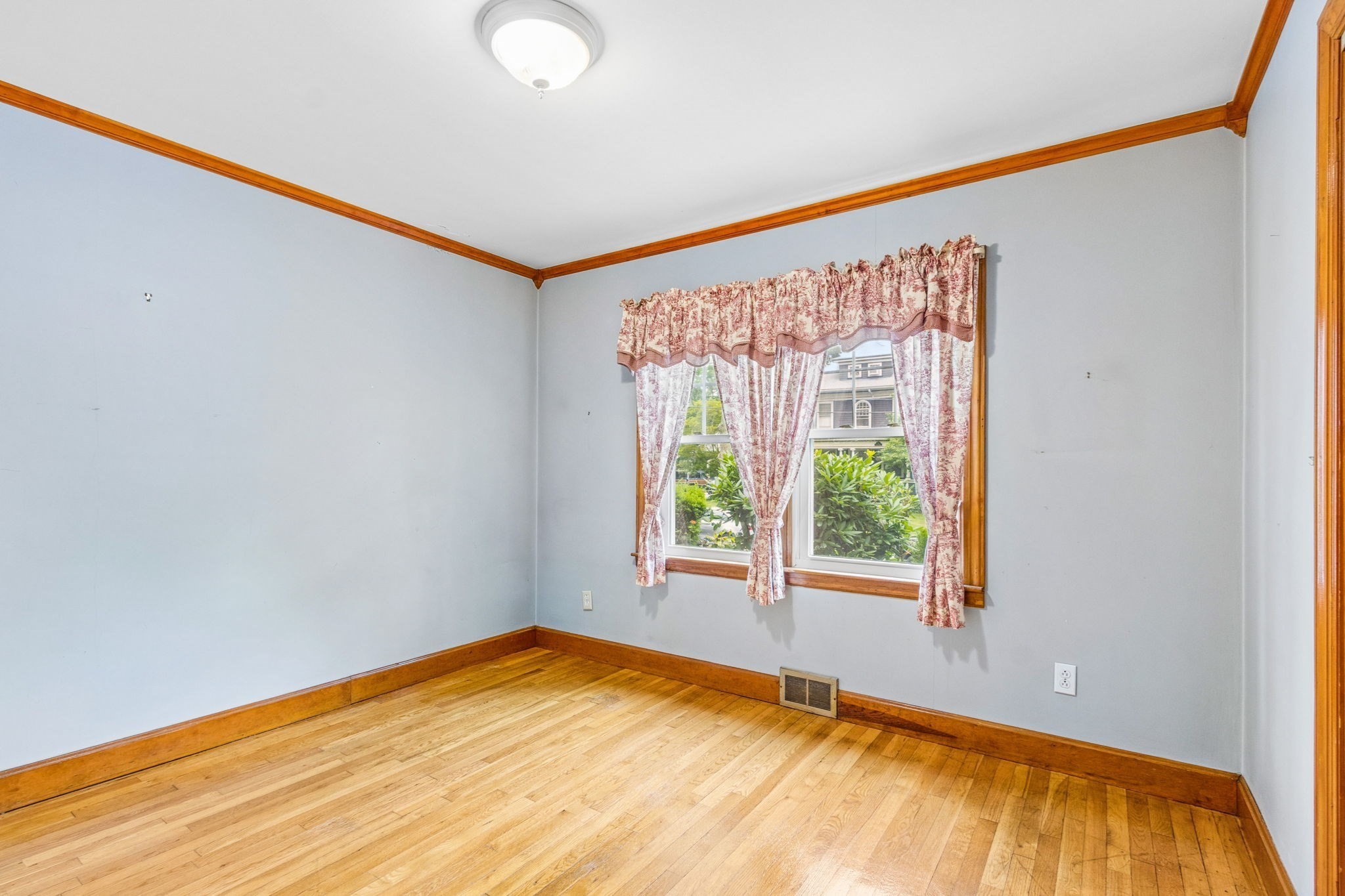 2 Hunting St. Property Photo 9