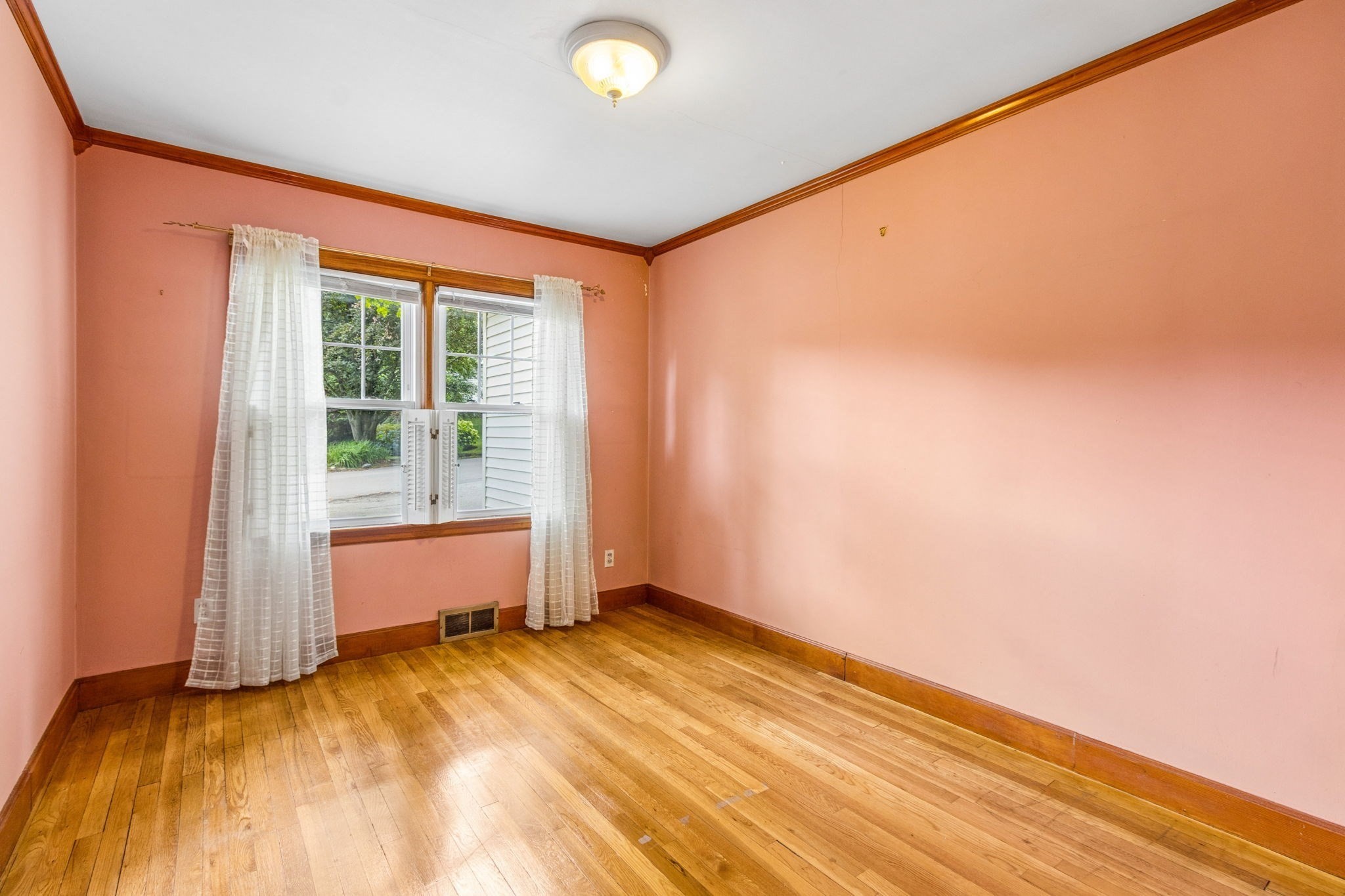 2 Hunting St. Property Photo 11
