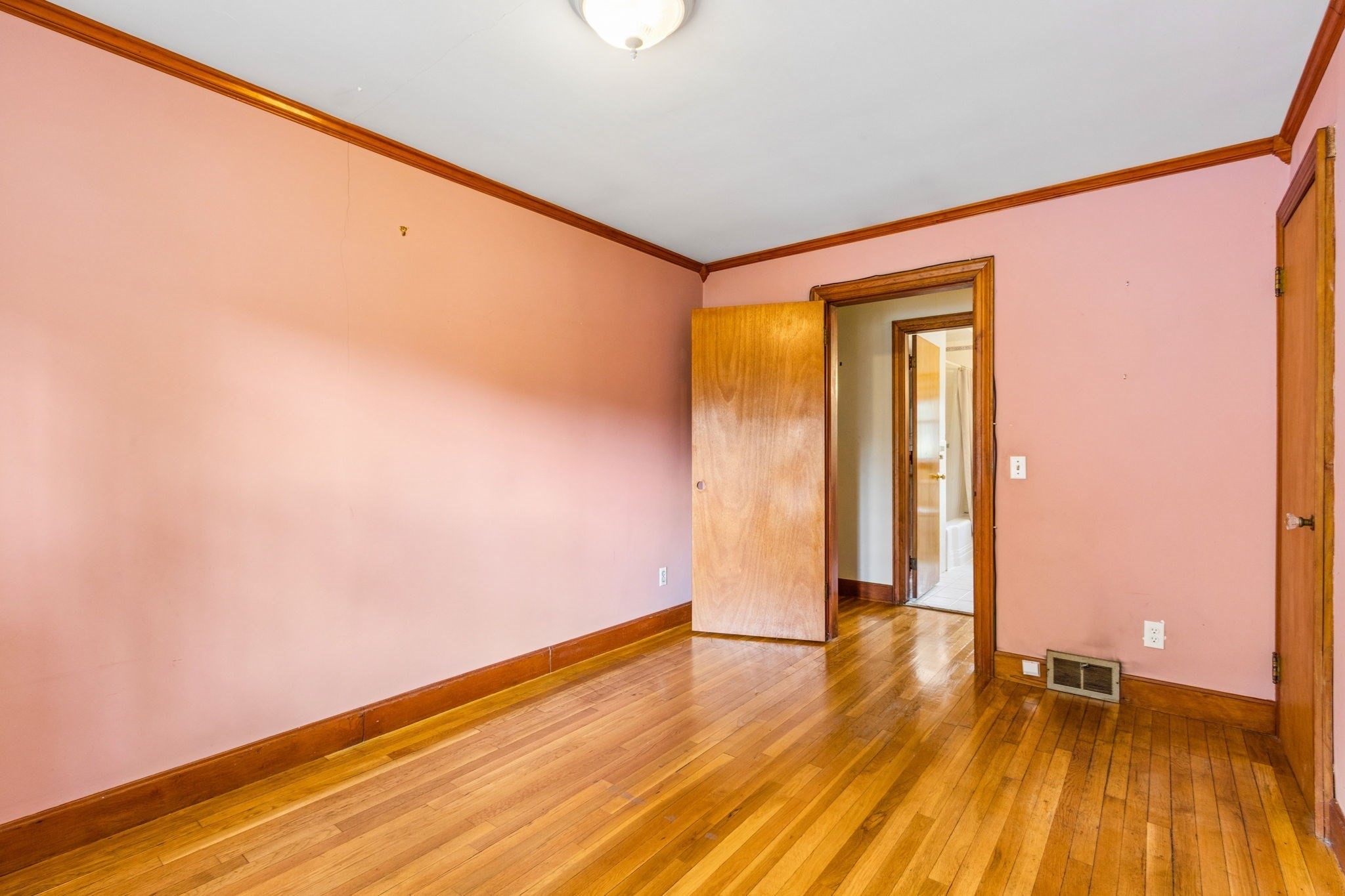 2 Hunting St. Property Photo 12