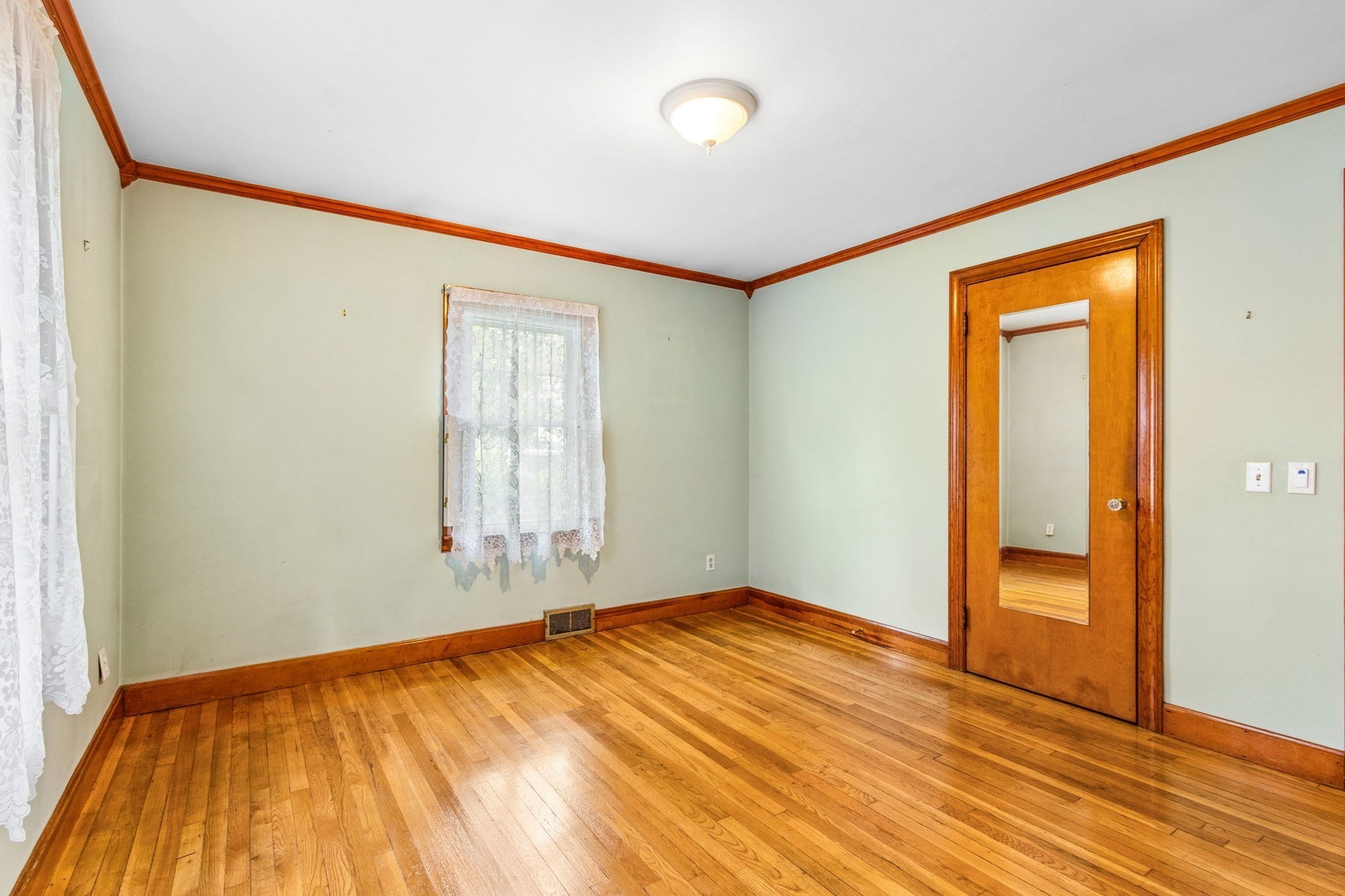 2 Hunting St. Property Photo 14