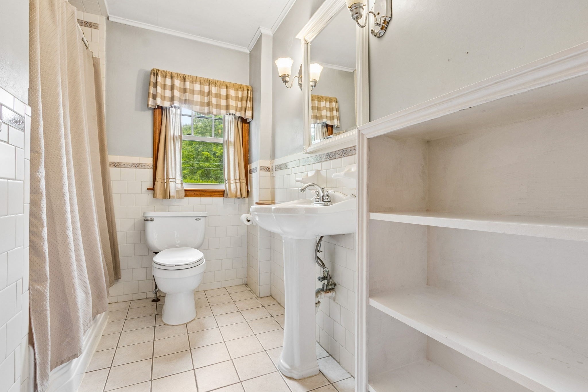 2 Hunting St. Property Photo 15