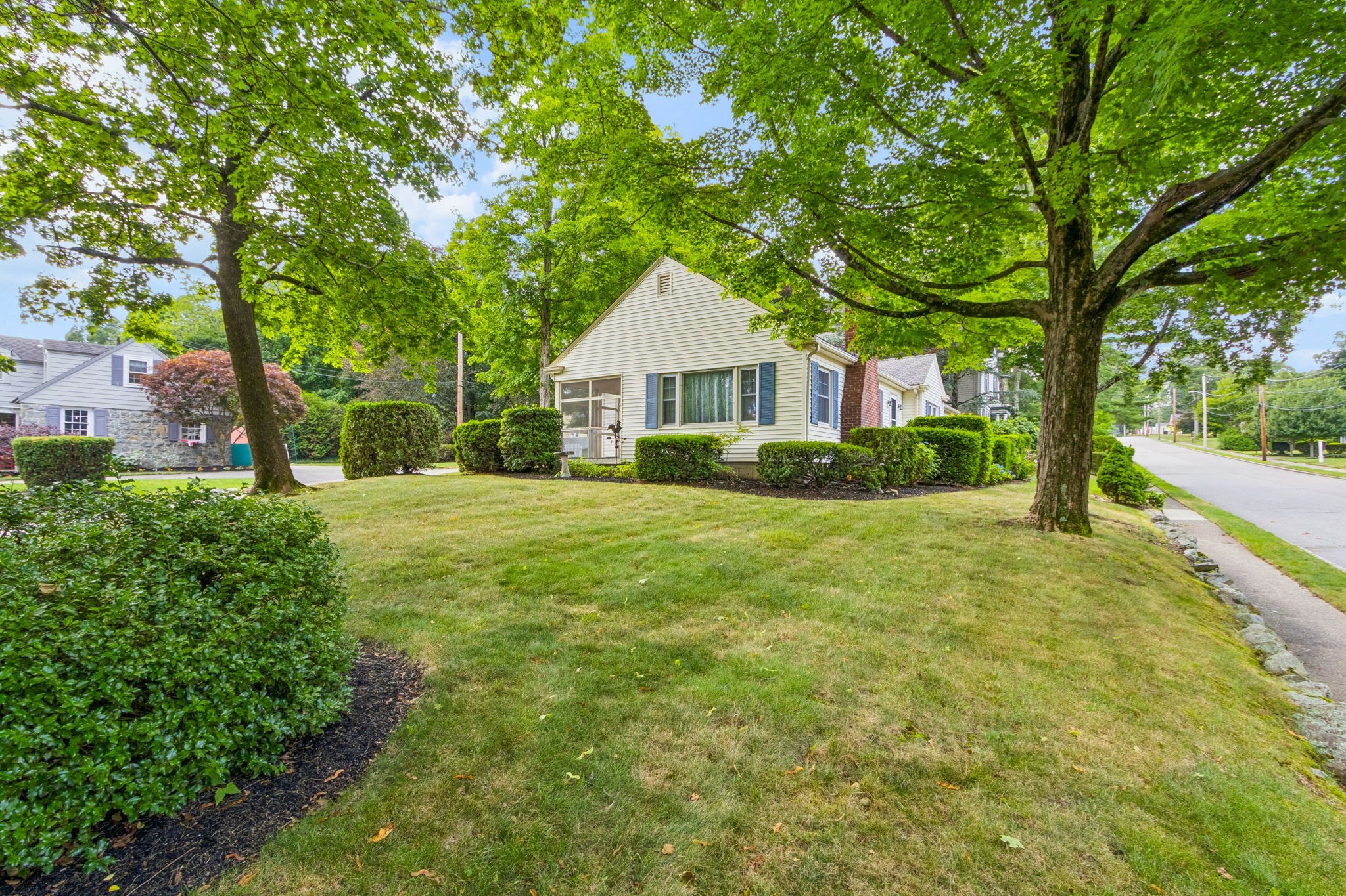 2 Hunting St. Property Photo 18