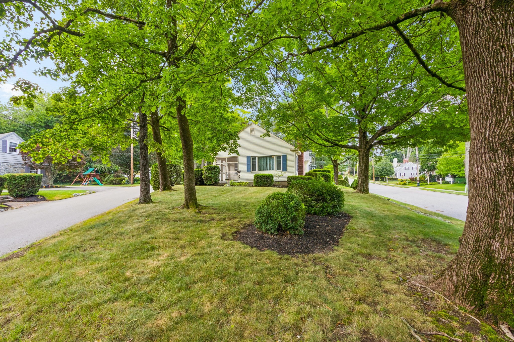 2 Hunting St. Property Photo 19