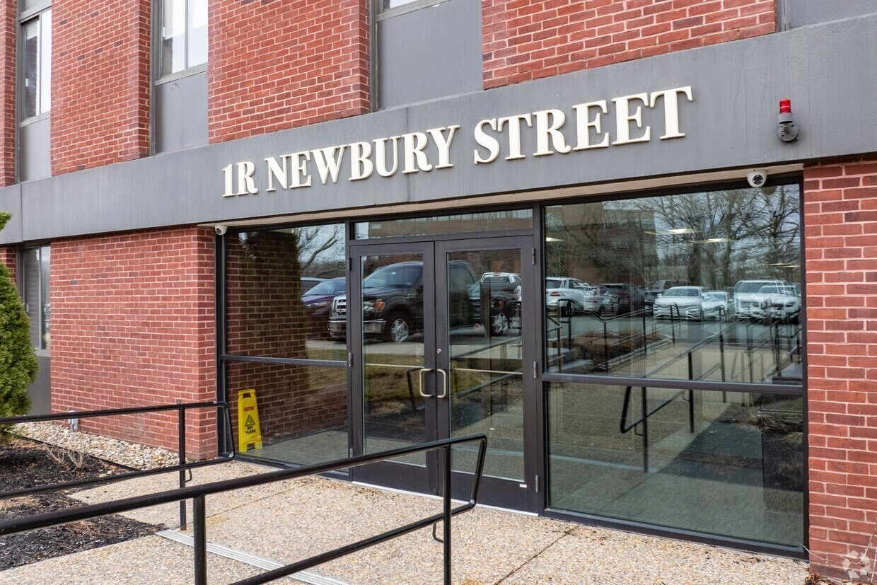 1 R Newbury # 405 Property Photo 3