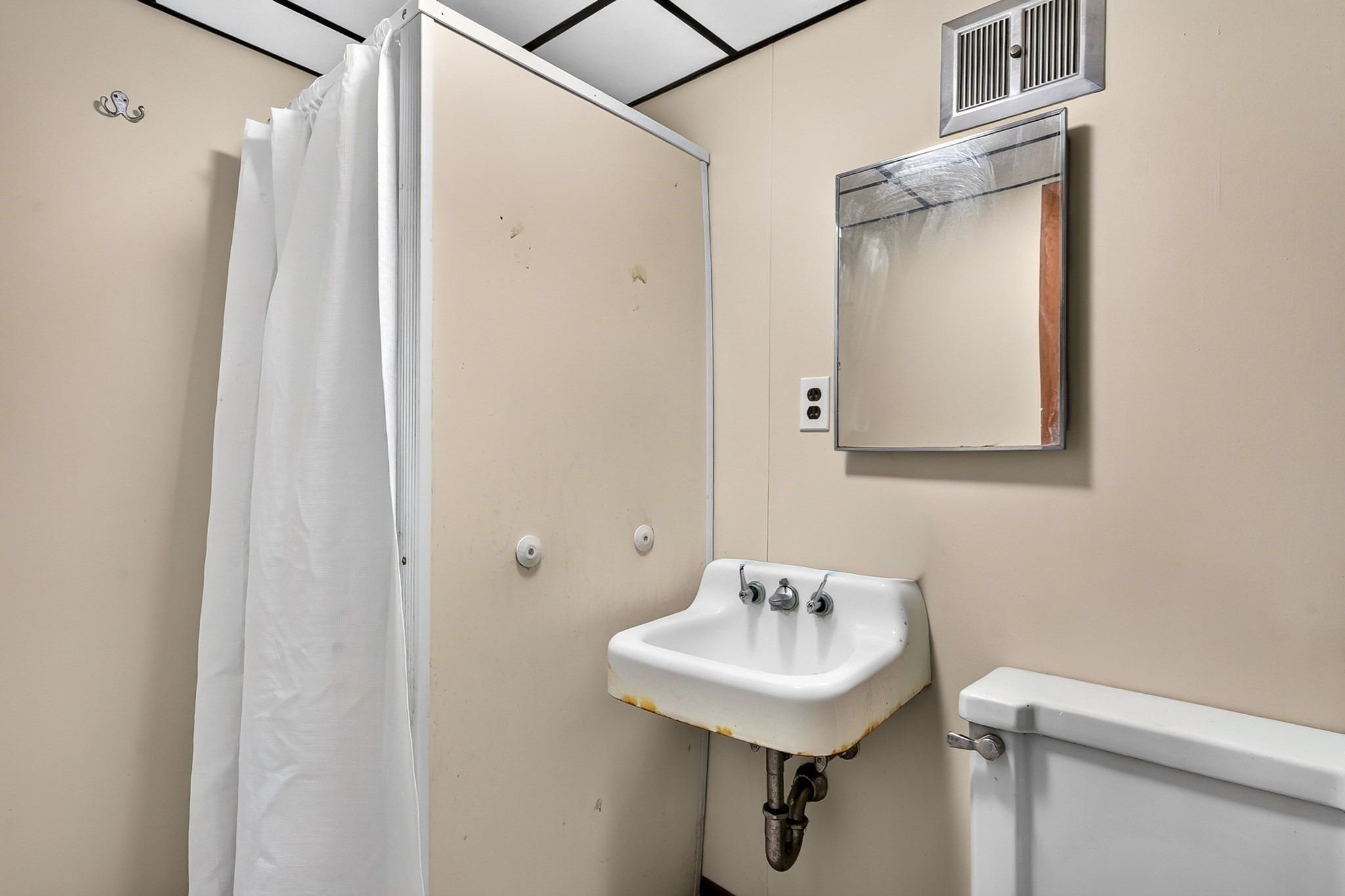 58 Oliver Street Property Photo 41