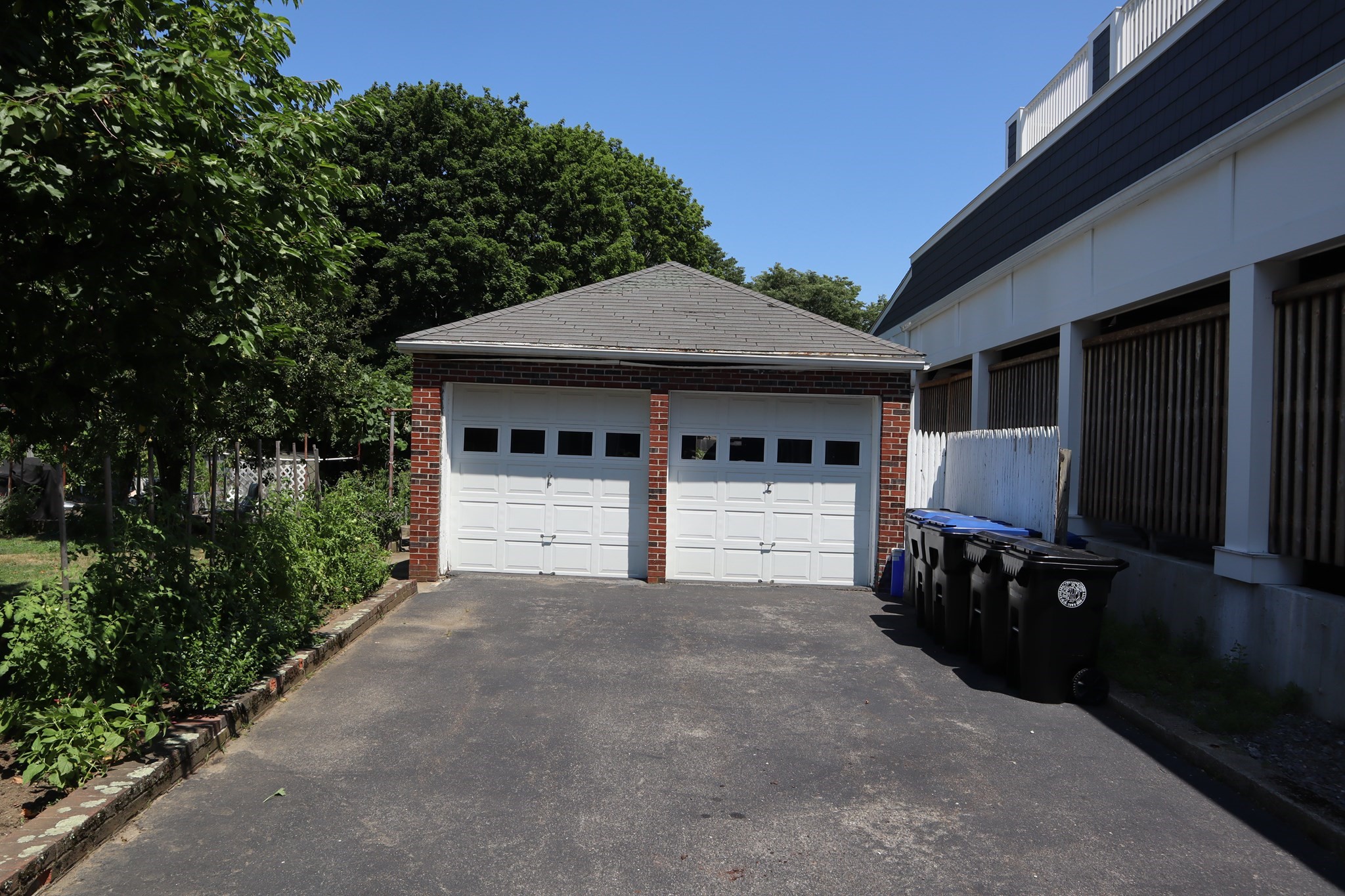 7-r W Dane St Property Photo 4