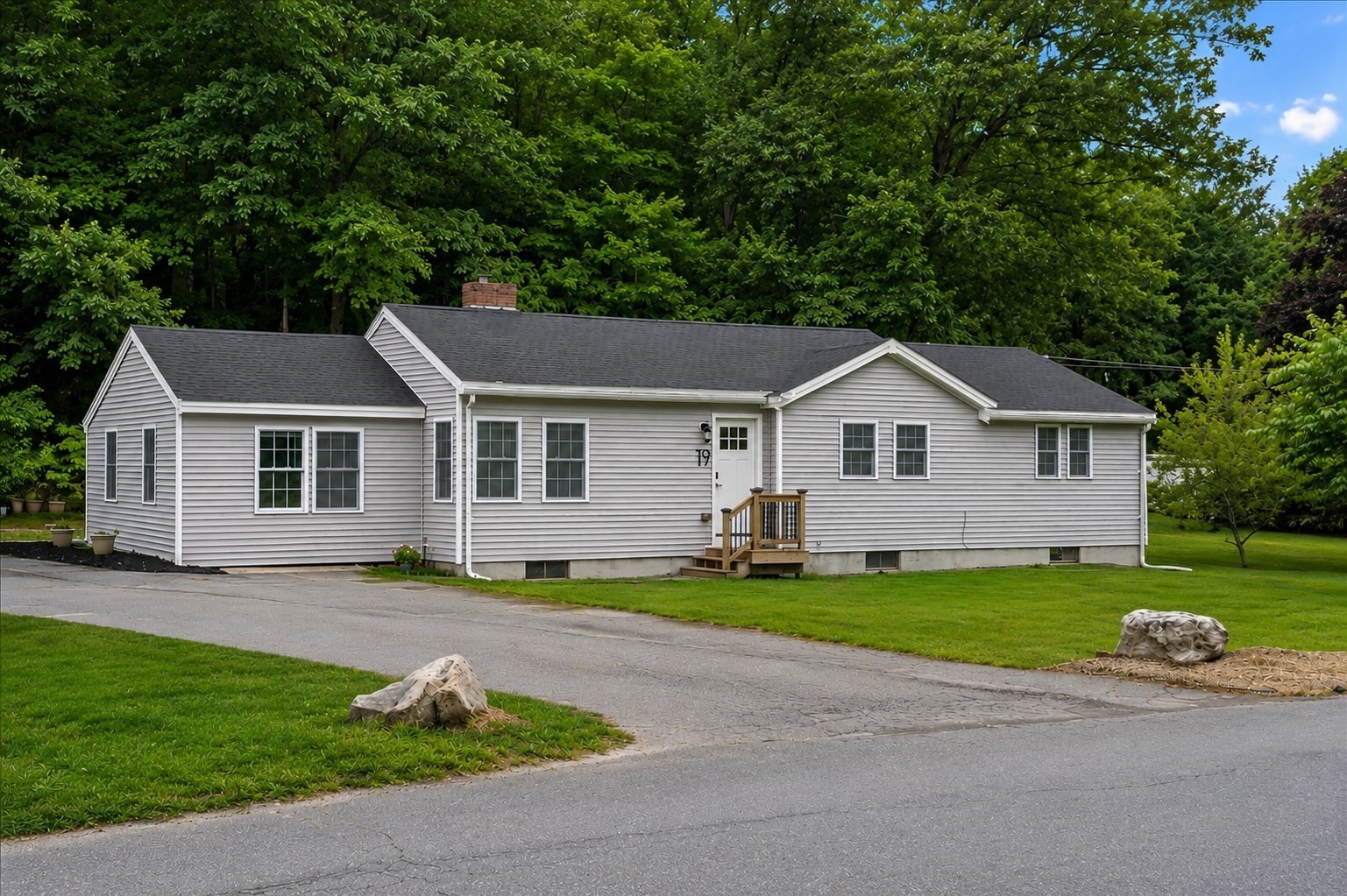 19 East Rd Property Photo 1