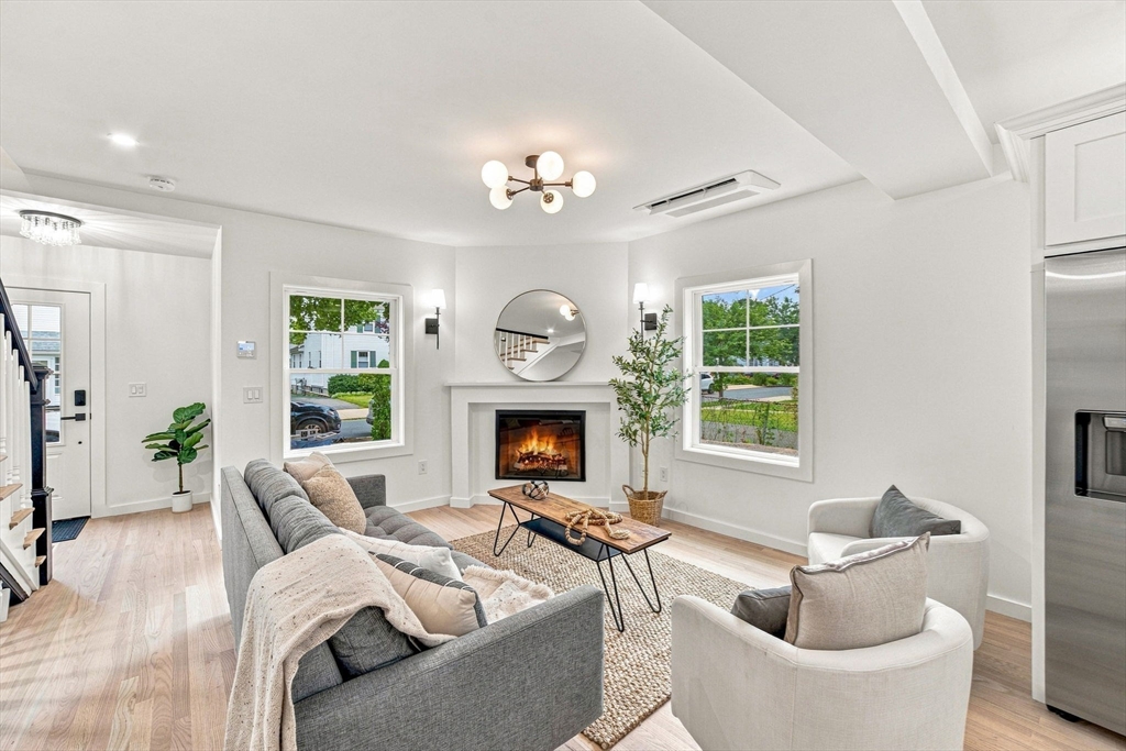 18 Jefferson Rd # A Property Photo 1