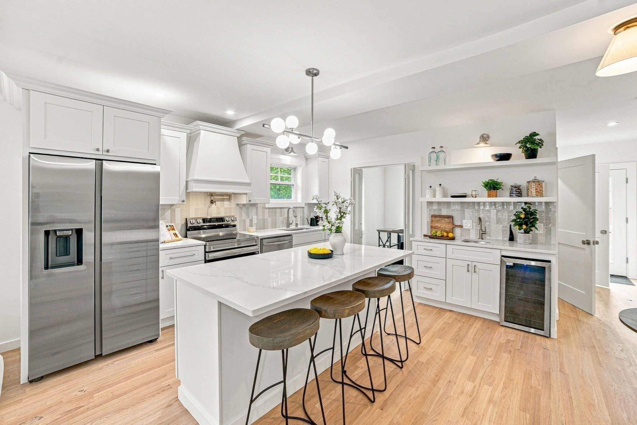 18 Jefferson Rd # A Property Photo 6