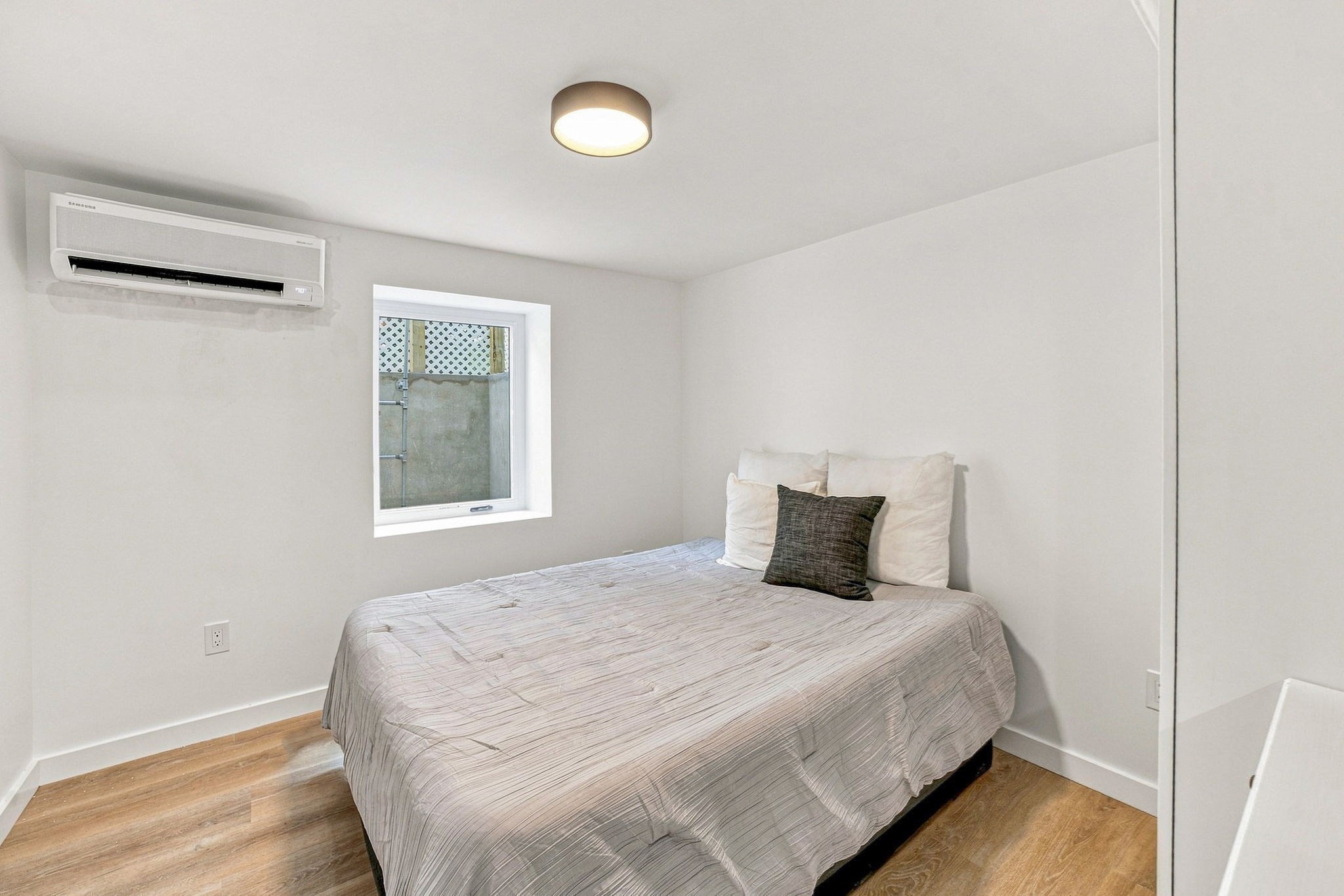 18 Jefferson Rd # A Property Photo 17