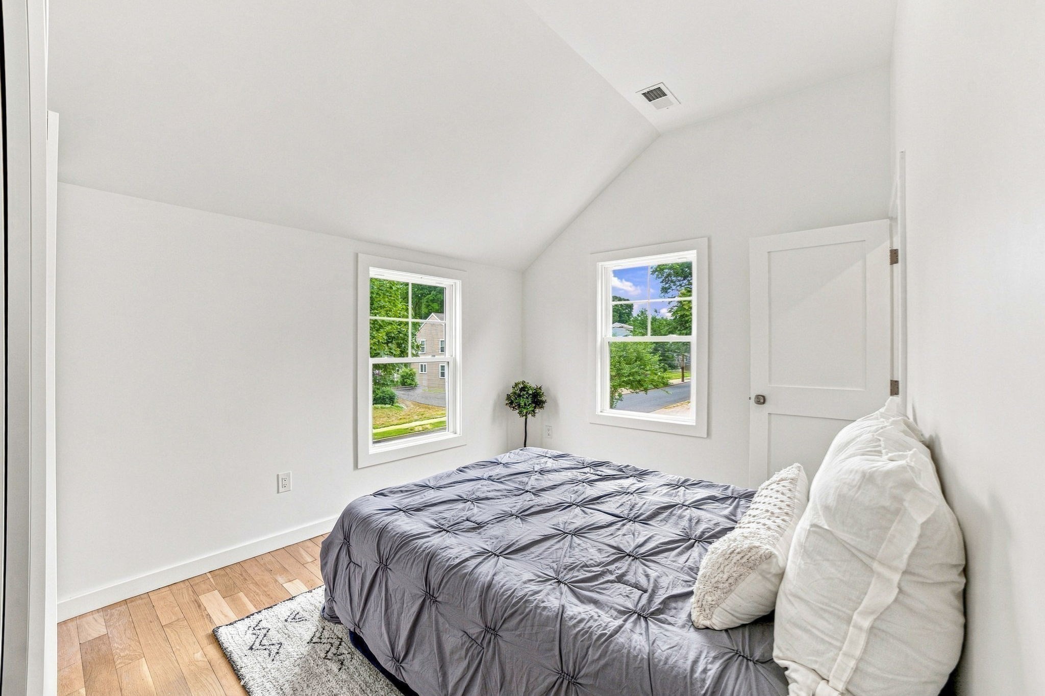 18 Jefferson Rd # A Property Photo 20