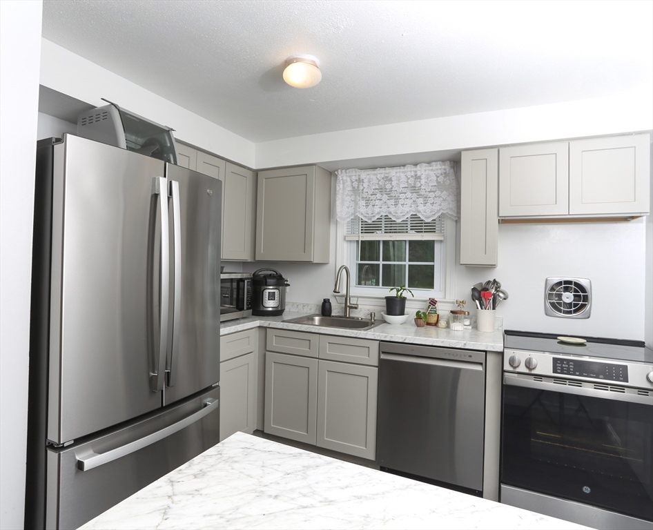 540 Granby Rd # 73b Property Photo 9