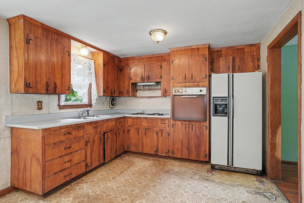 216 Brigham St Property Photo 8