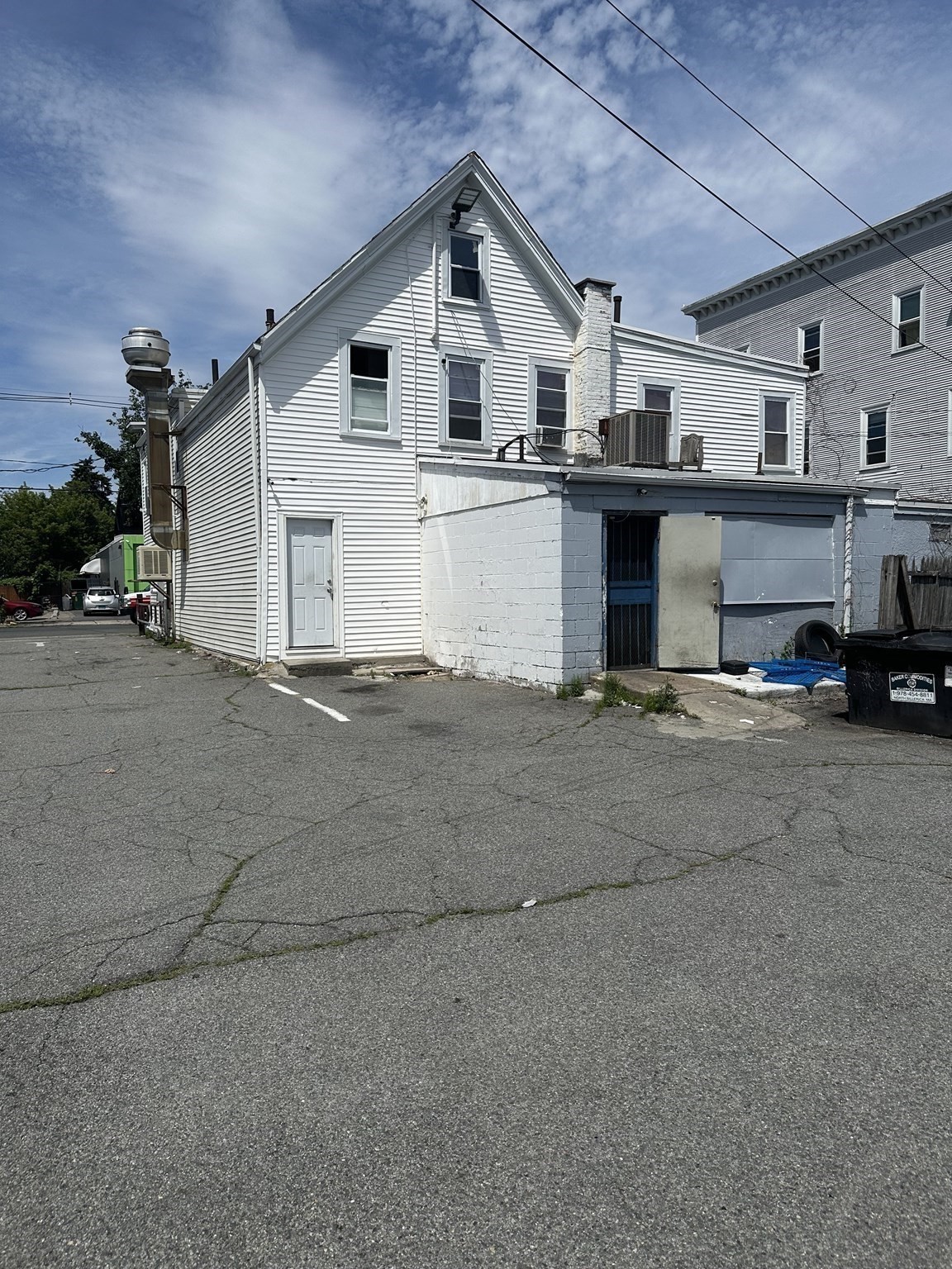 1012 Main St Property Photo 4