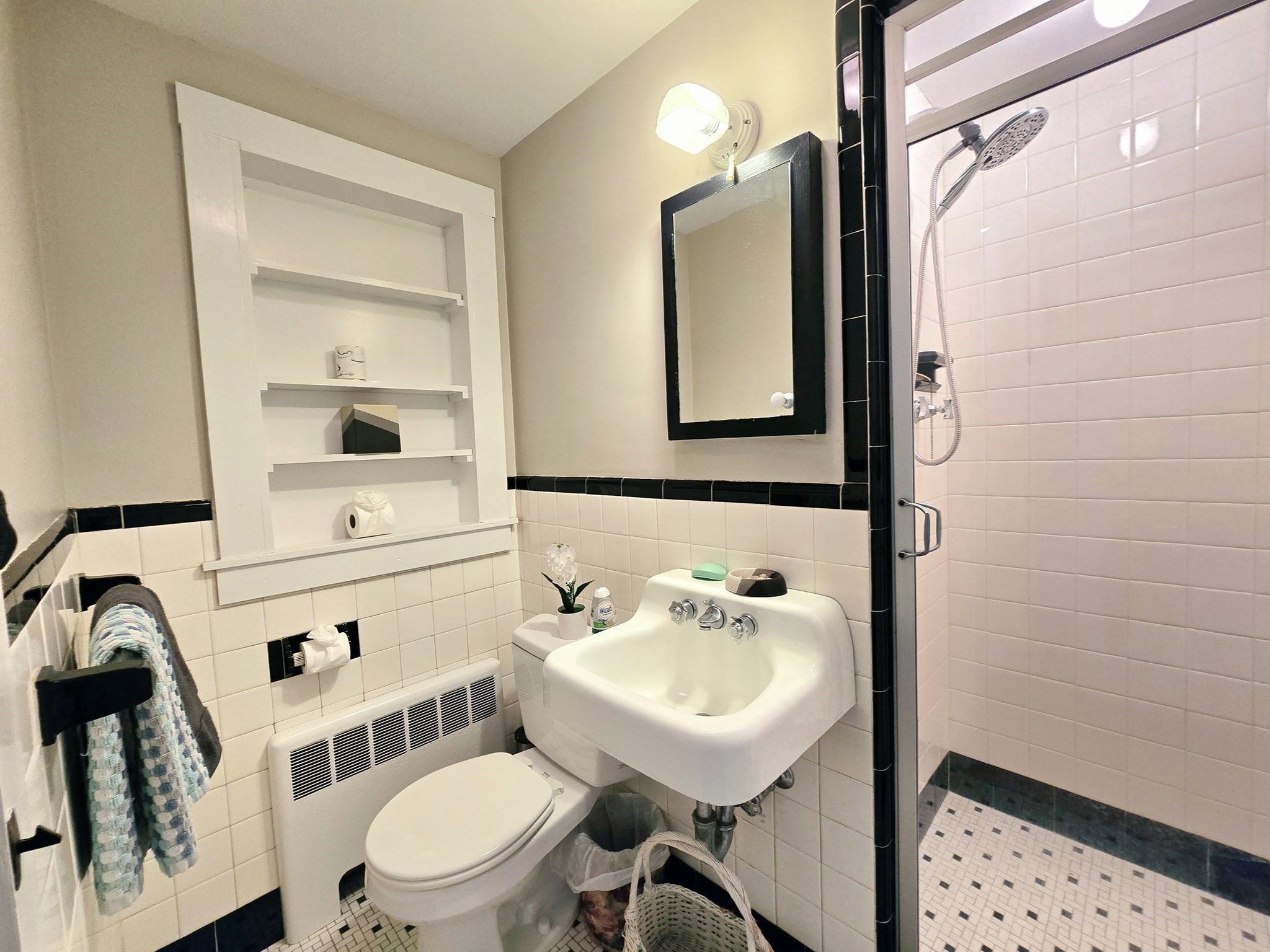 259 Salisbury St Property Photo 23