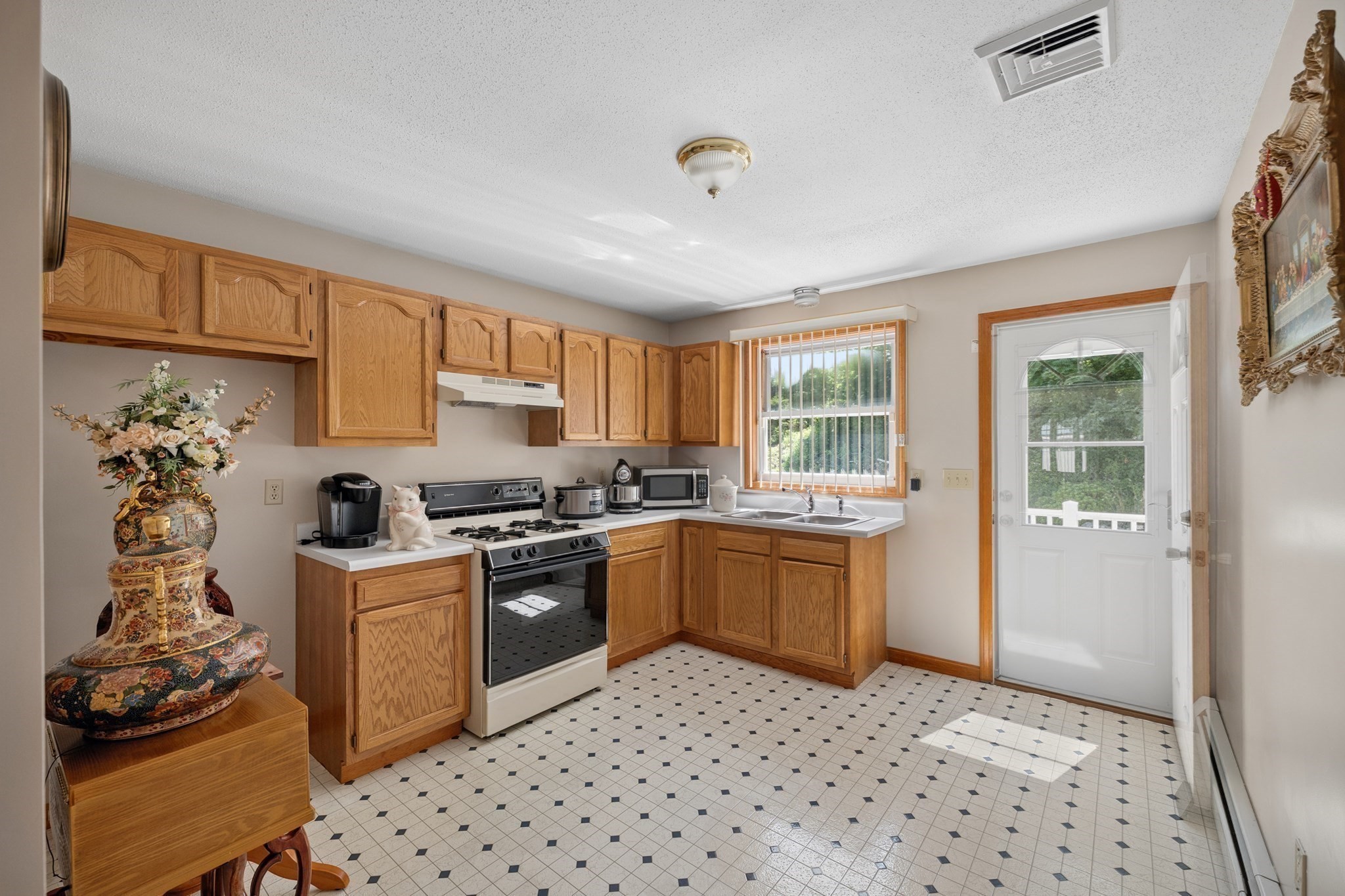 1200 Bay St Property Photo 19