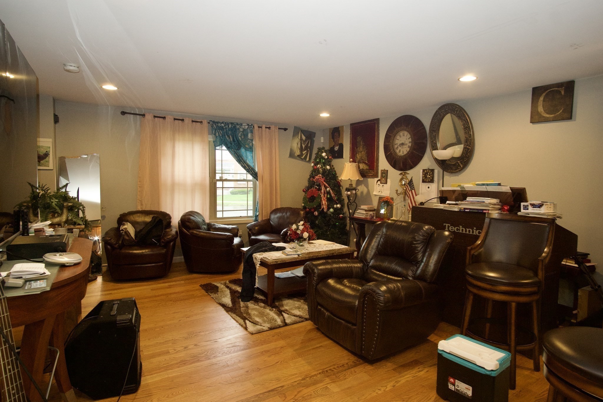 1289 Bay St. Property Photo 3