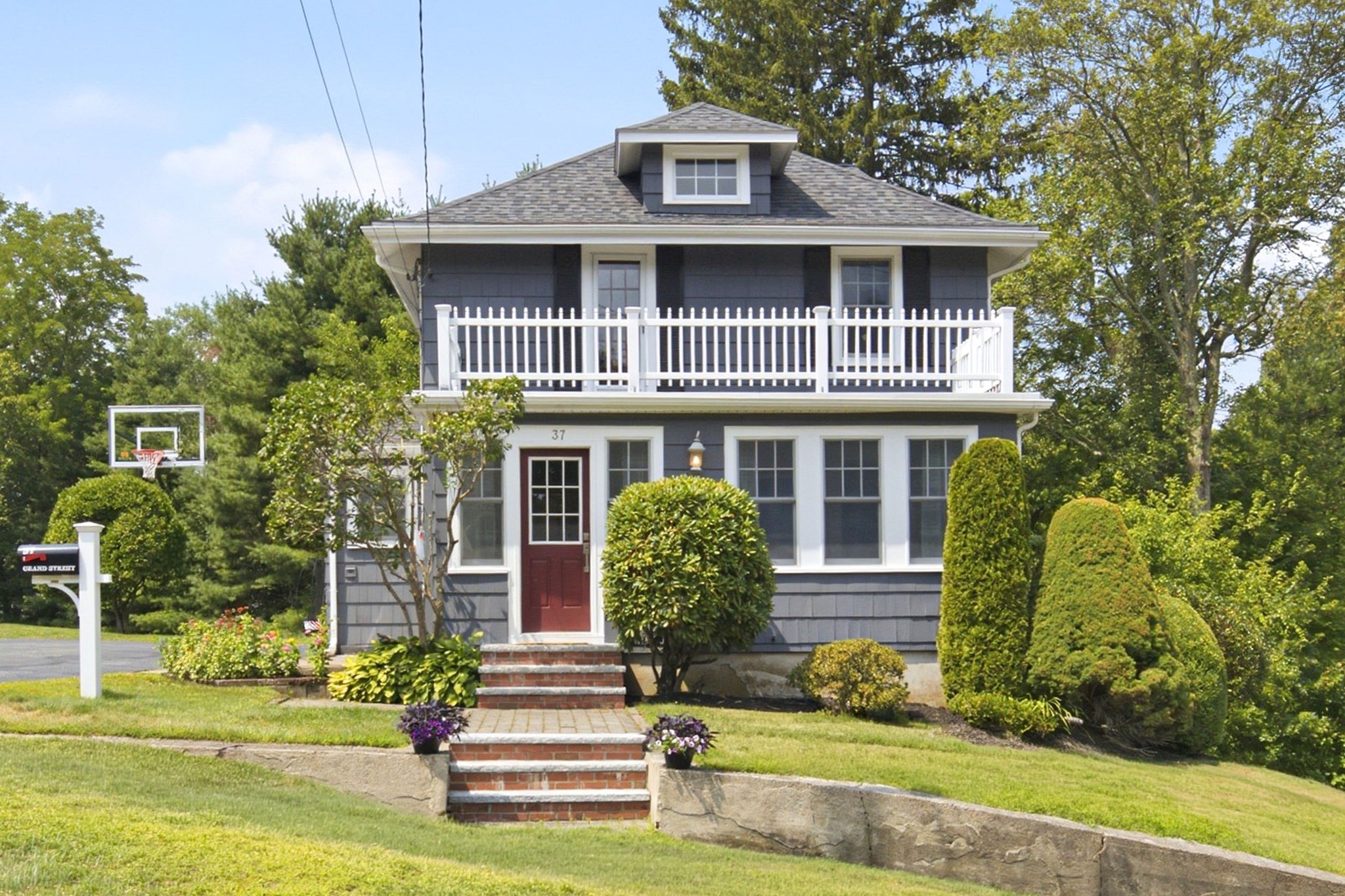 37 Grand St Property Photo 2