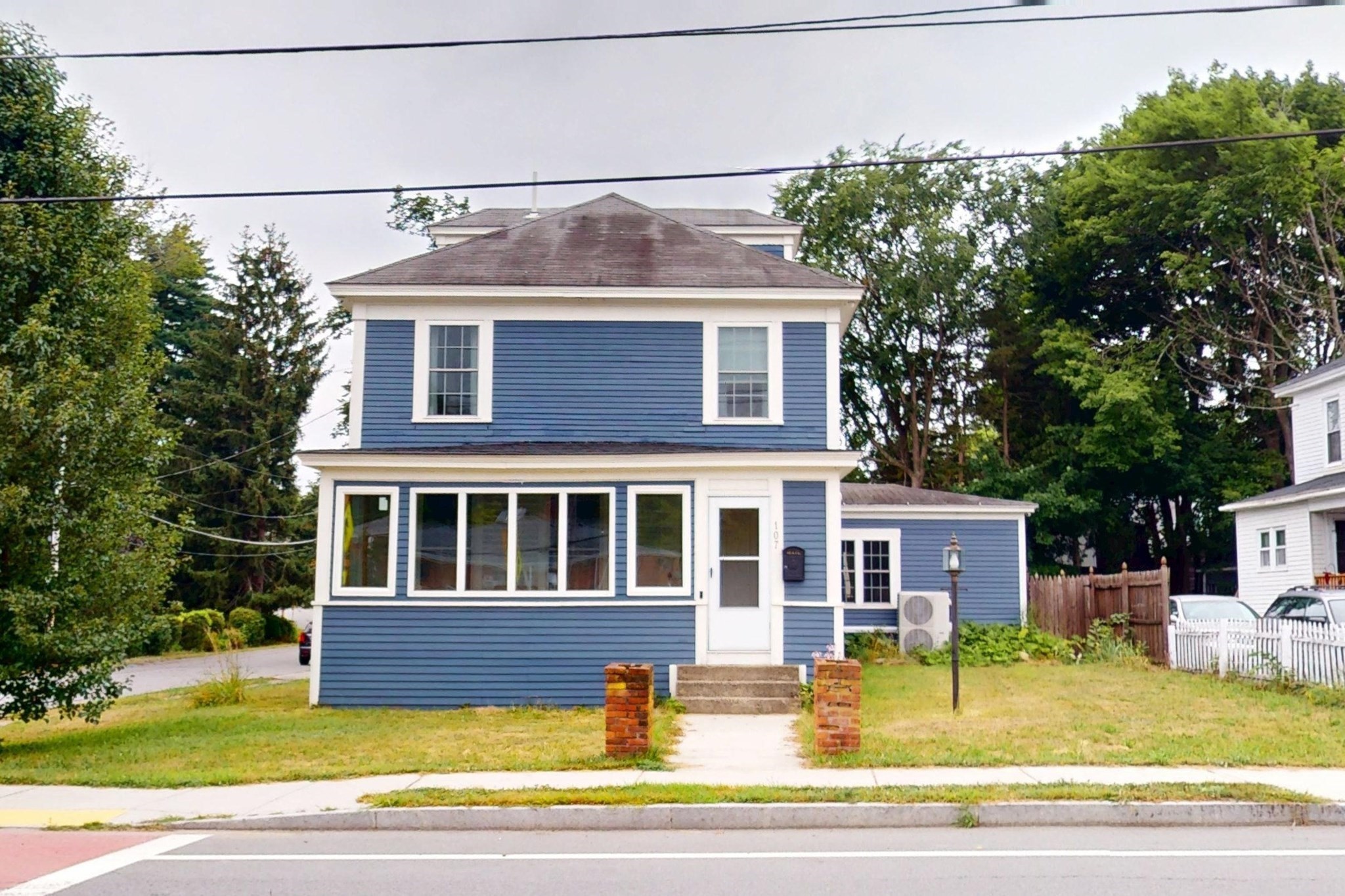 107 E Main St Property Photo 2