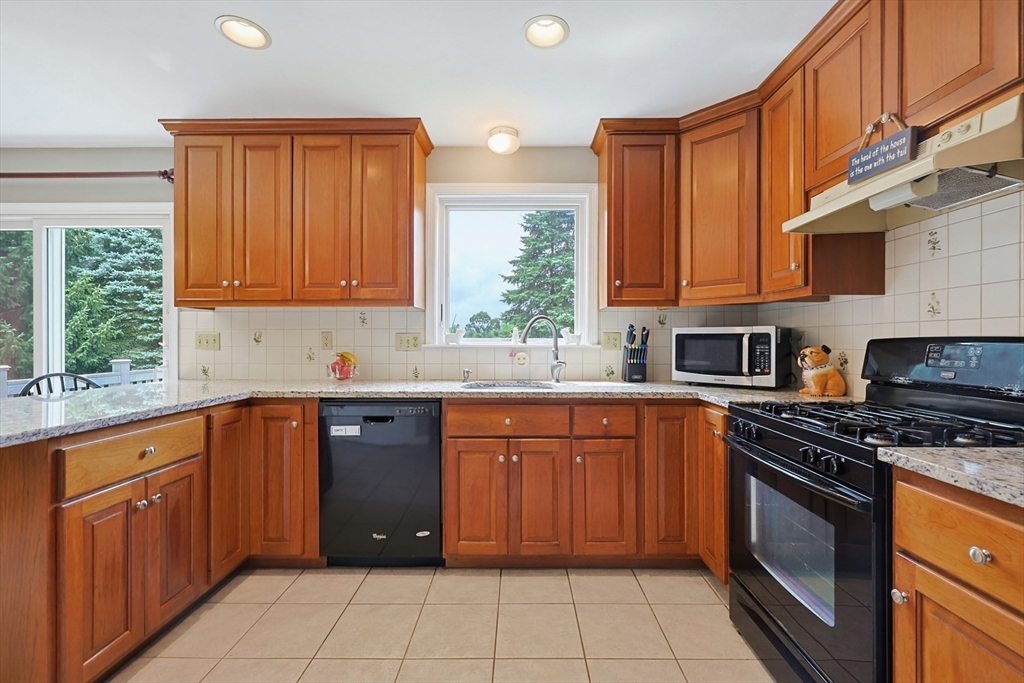 73 Lovering St Property Photo 12