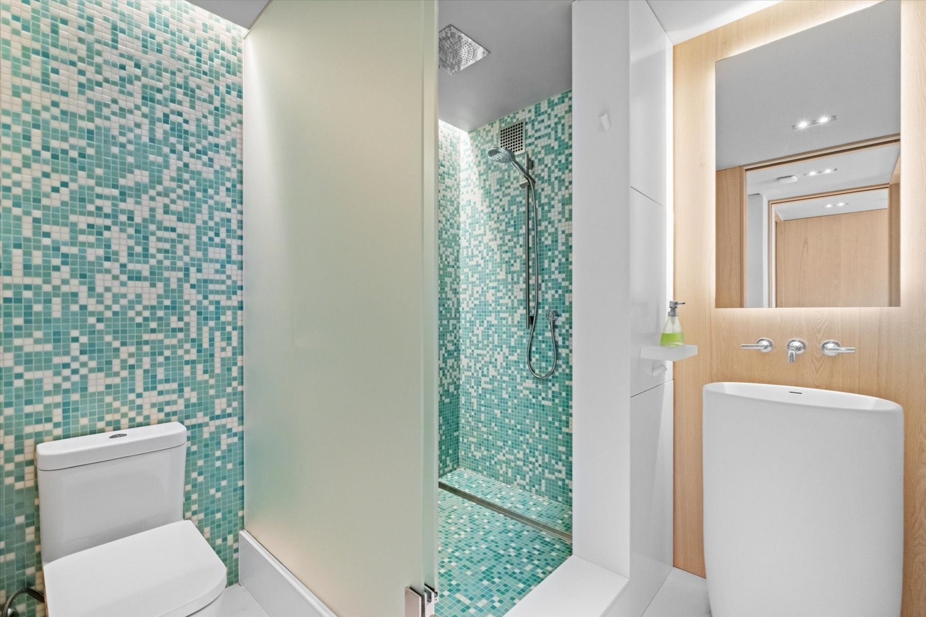 65 East India Row # 16b Property Photo 23