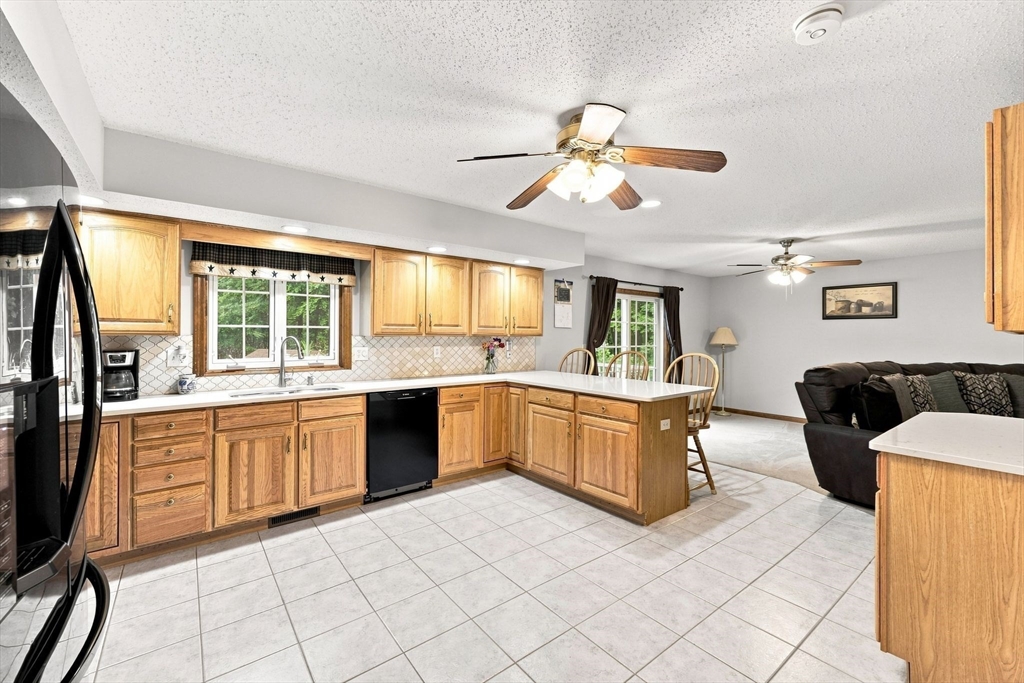 46 Jessica Pl Property Photo 5