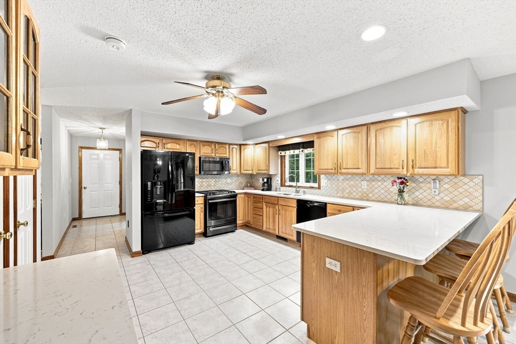 46 Jessica Pl Property Photo 6