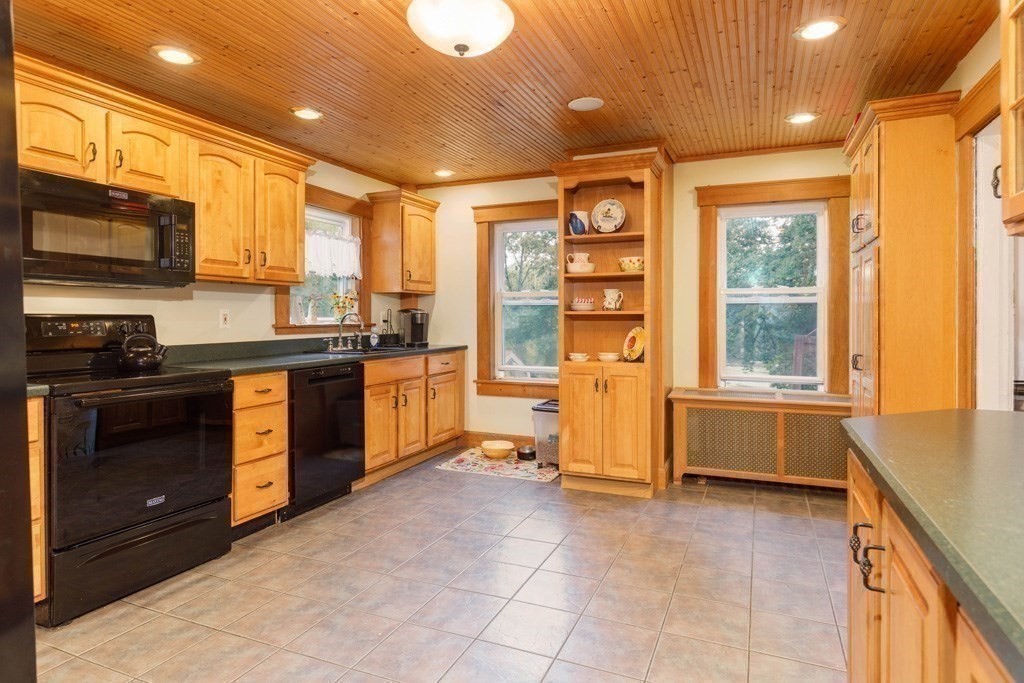 27 Elm Street Property Photo 5