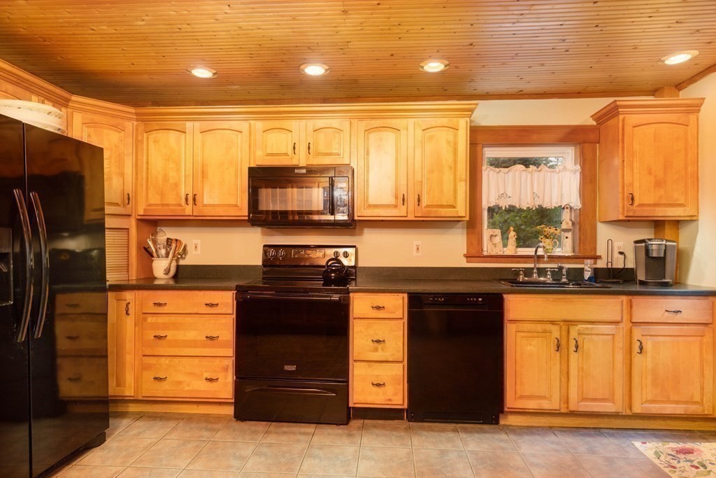 27 Elm Street Property Photo 6