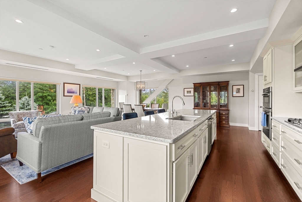 201 Elliott # 200 Property Photo 6