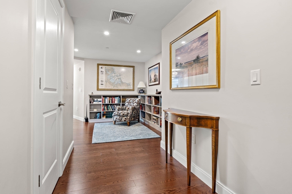 201 Elliott # 200 Property Photo 27