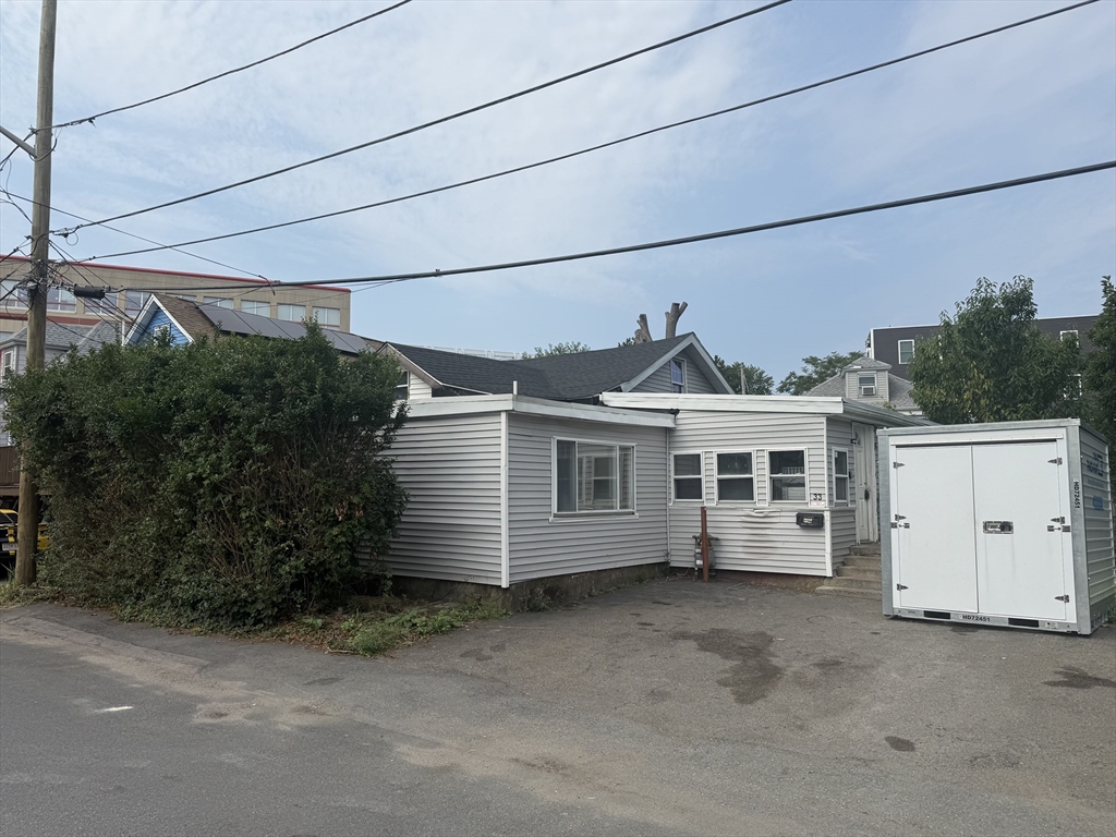 33 Avalon St Property Photo 1