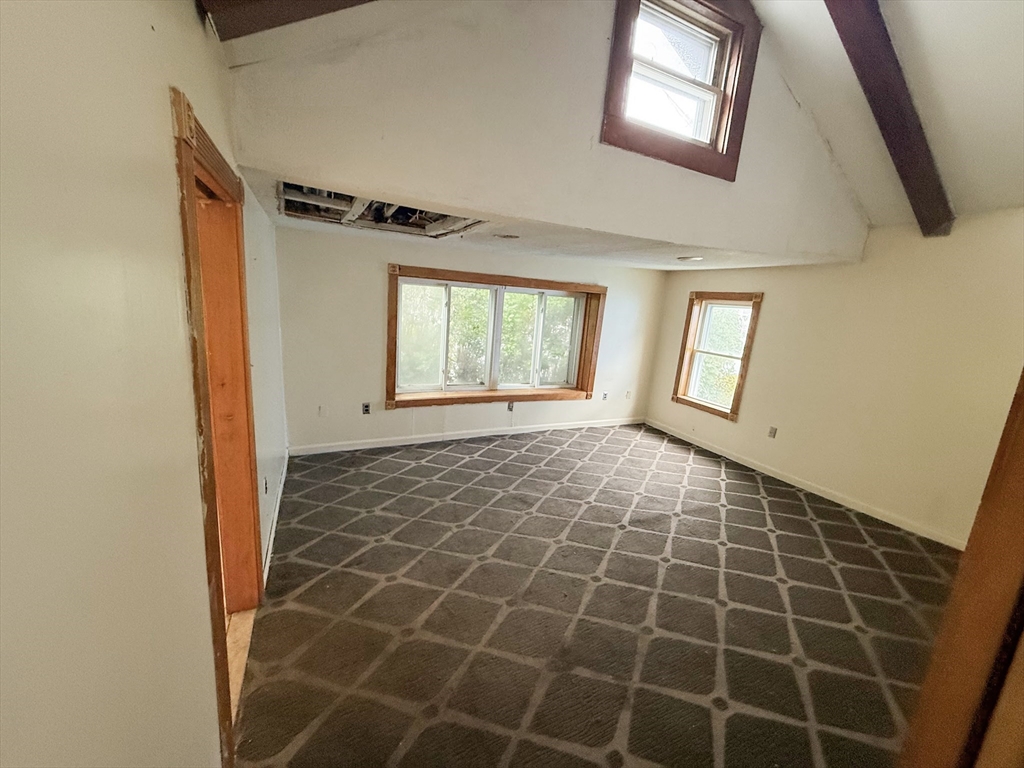 33 Avalon St Property Photo 5