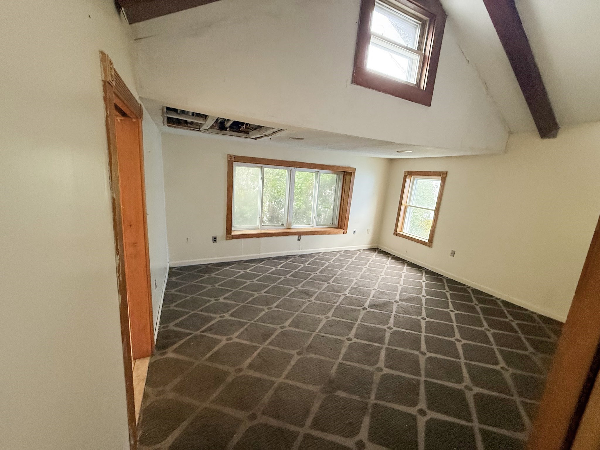 33 Avalon St Property Photo 5