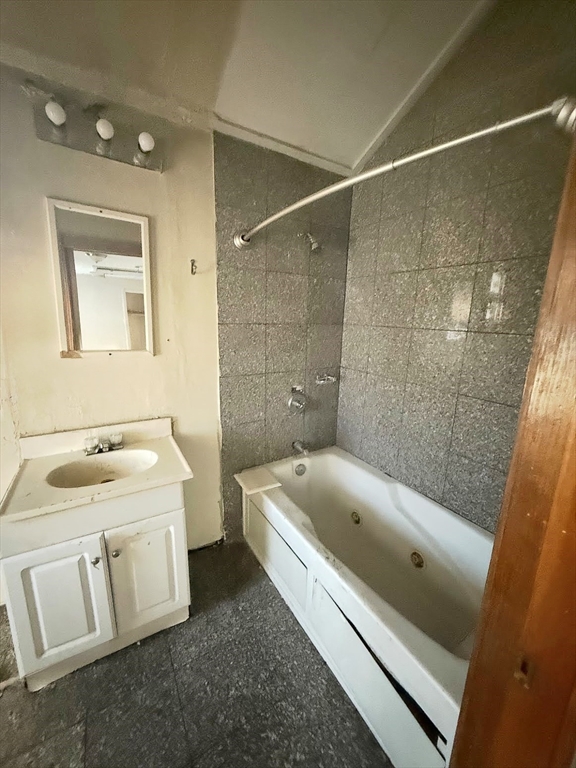 33 Avalon St Property Photo 6