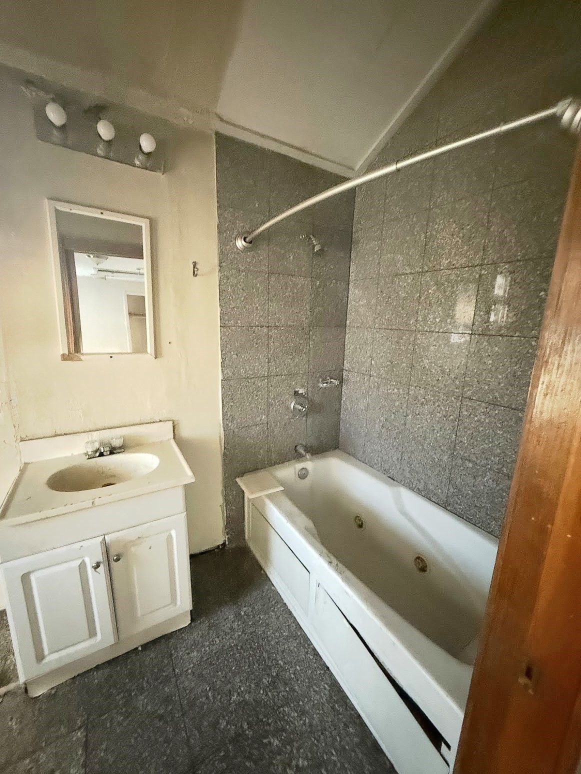 33 Avalon St Property Photo 6