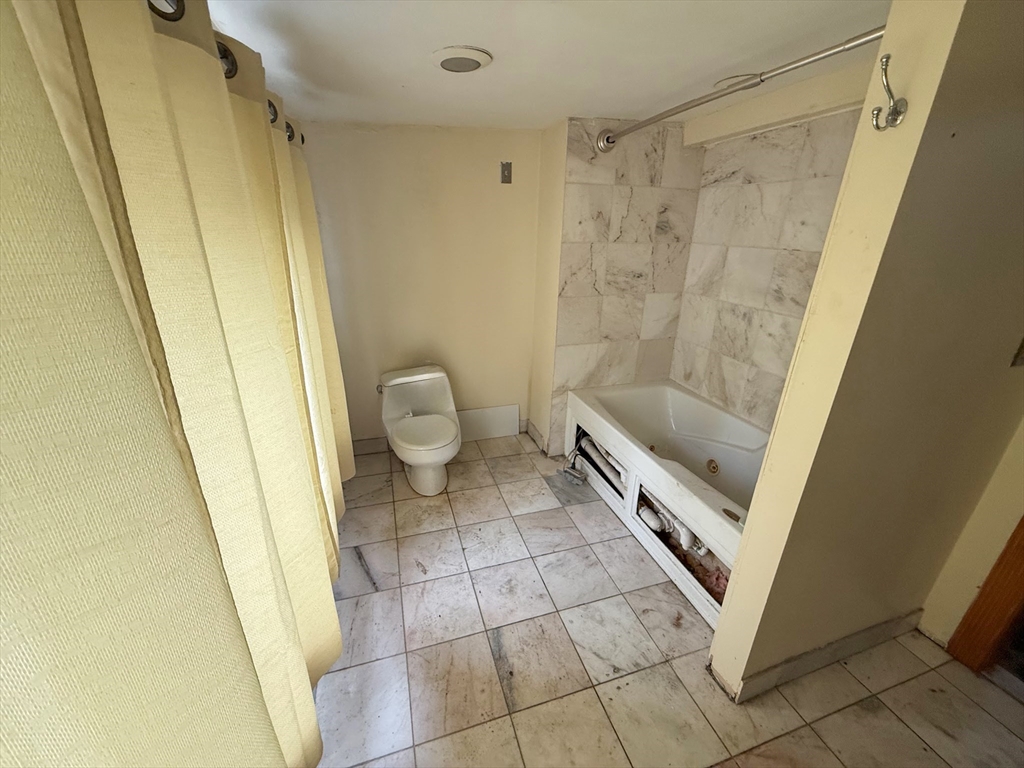 33 Avalon St Property Photo 7