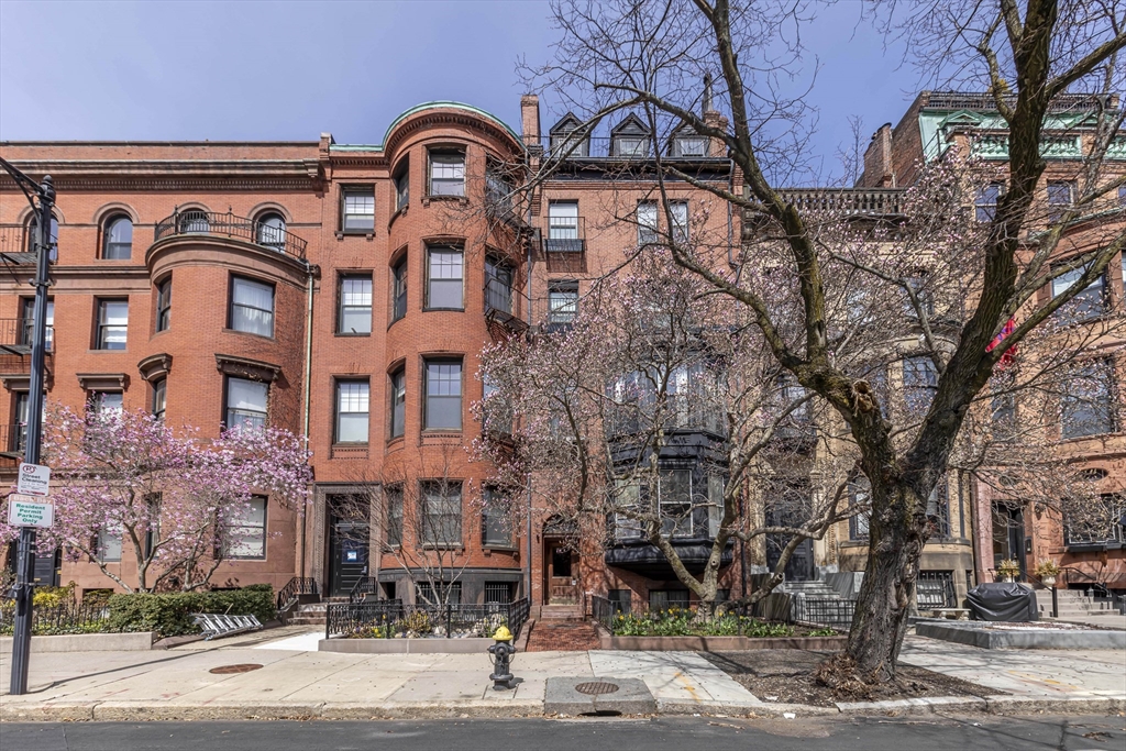 462 Beacon St # 22 Property Photo 1