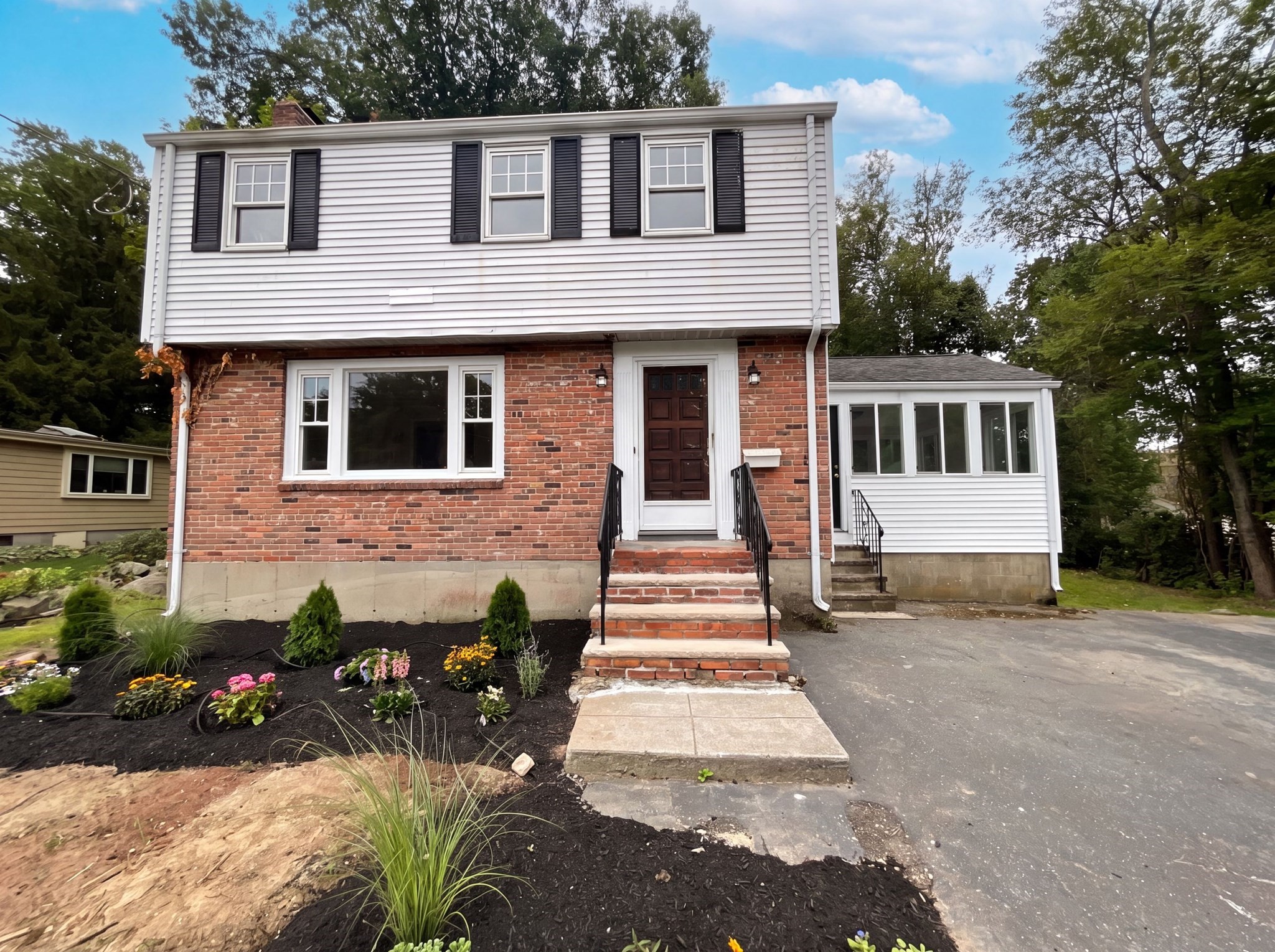 48 Woodlawn St Property Photo 1