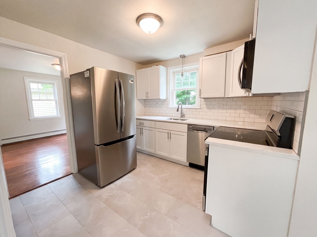 48 Woodlawn St Property Photo 3