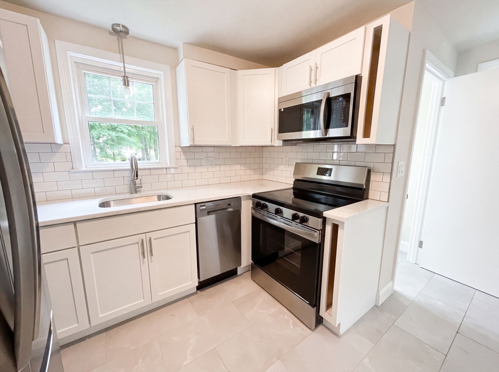 48 Woodlawn St Property Photo 4