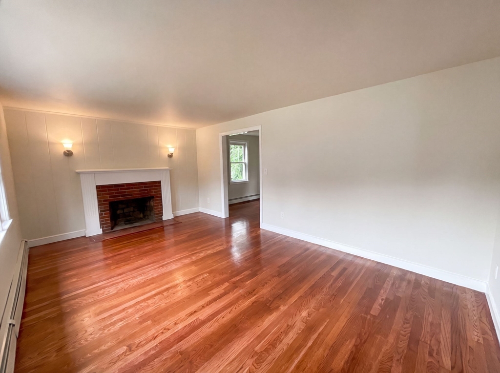 48 Woodlawn St Property Photo 6